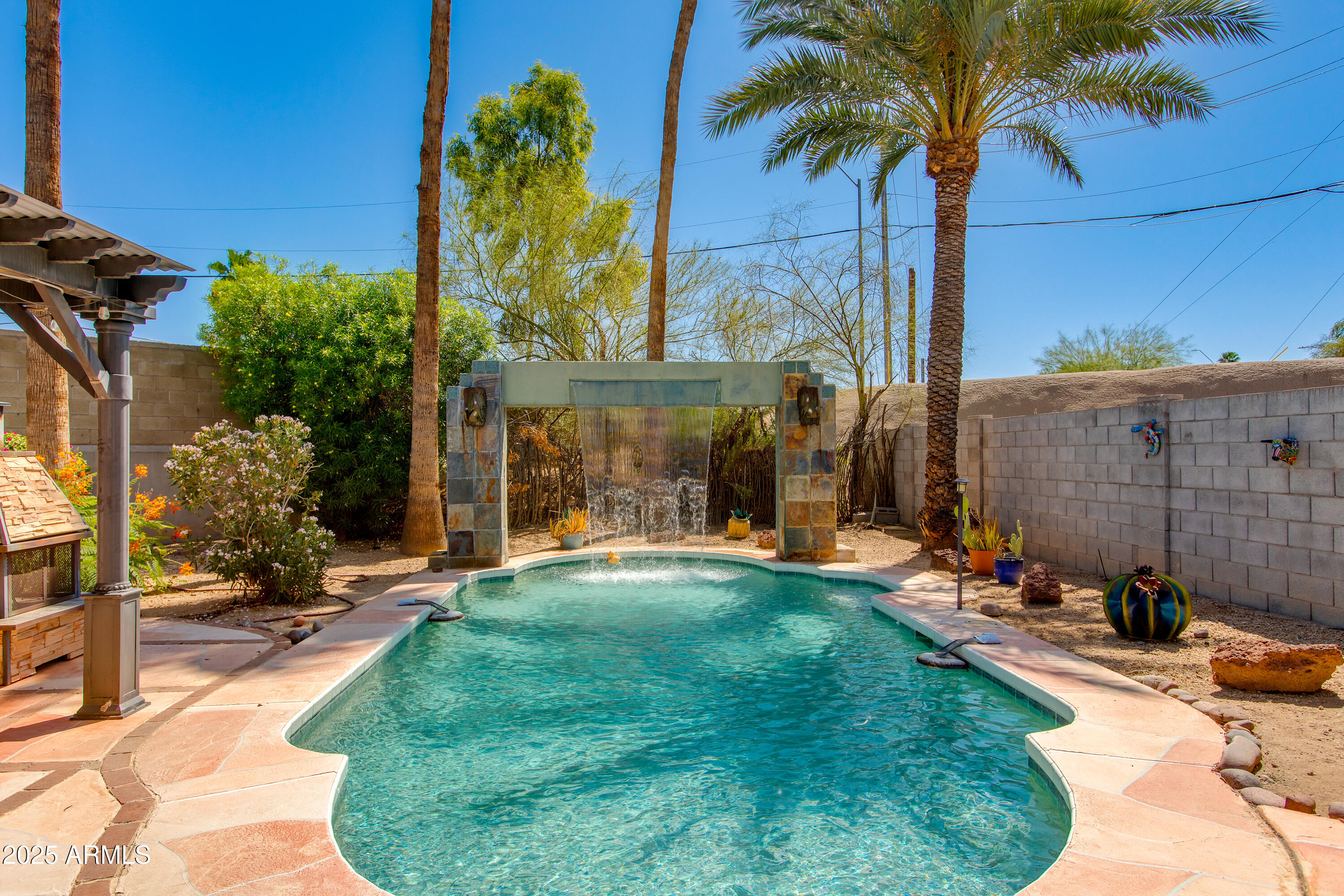 1326 W JOAN DE ARC Avenue