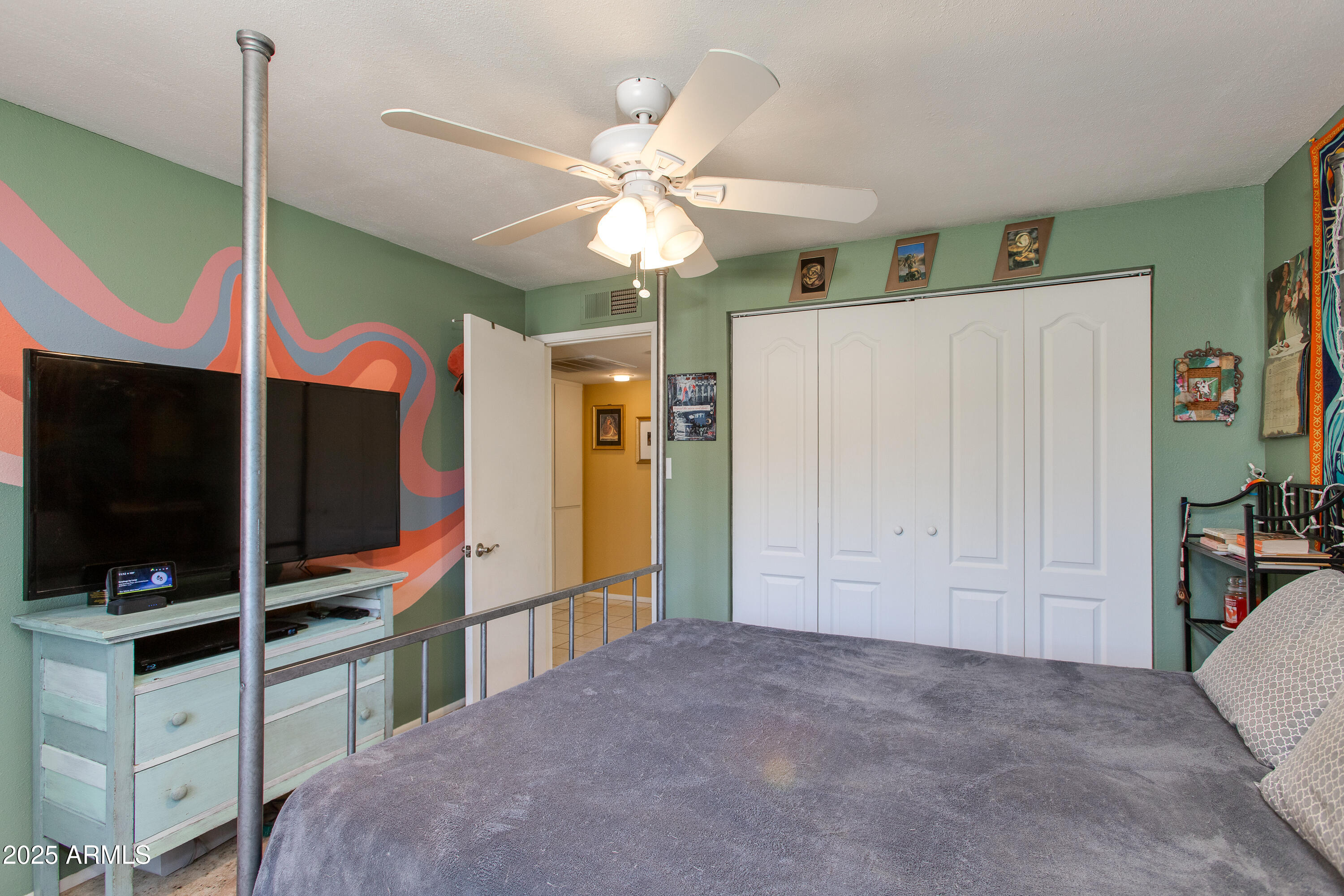 1326 W JOAN DE ARC Avenue