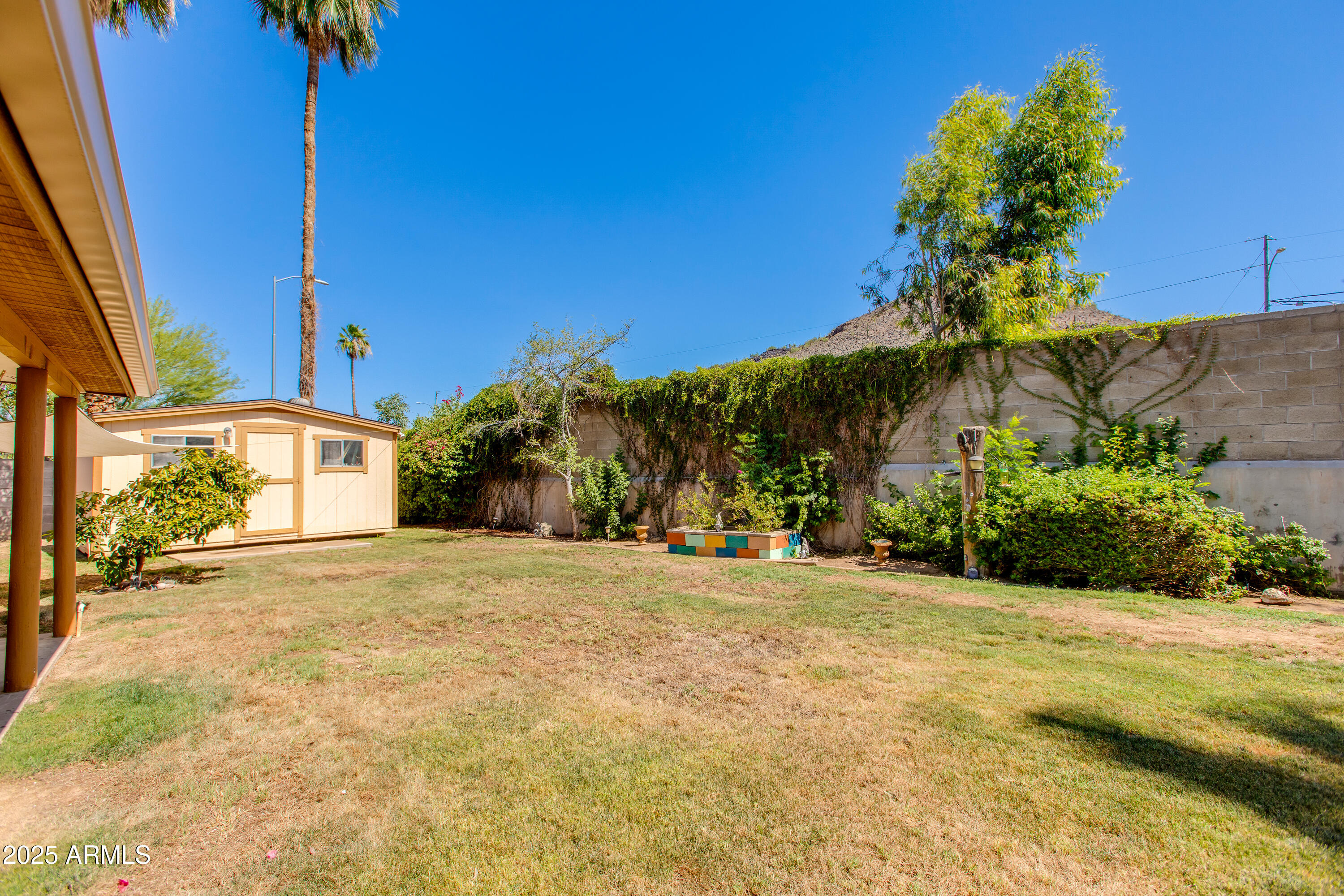 1326 W JOAN DE ARC Avenue