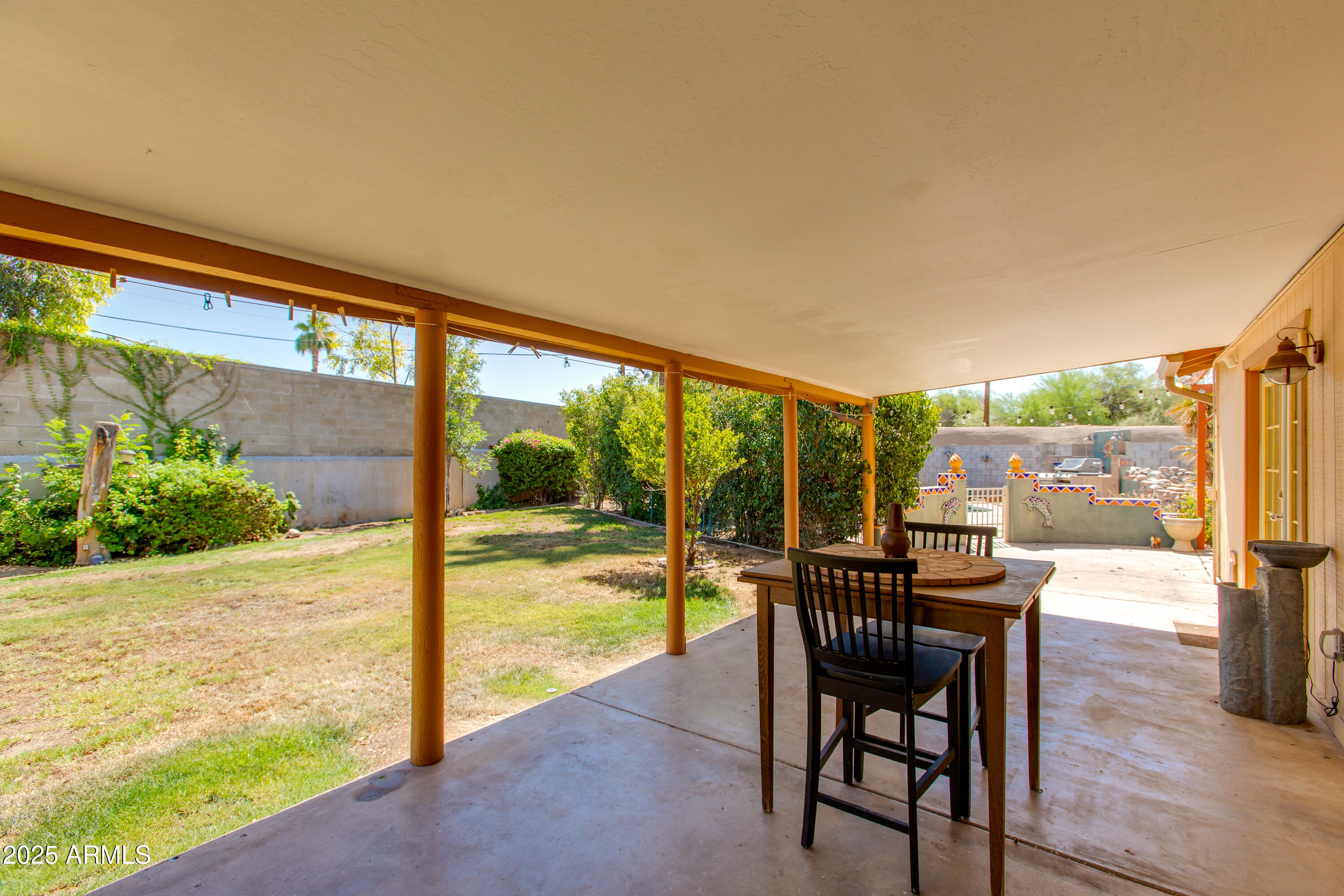 1326 W JOAN DE ARC Avenue