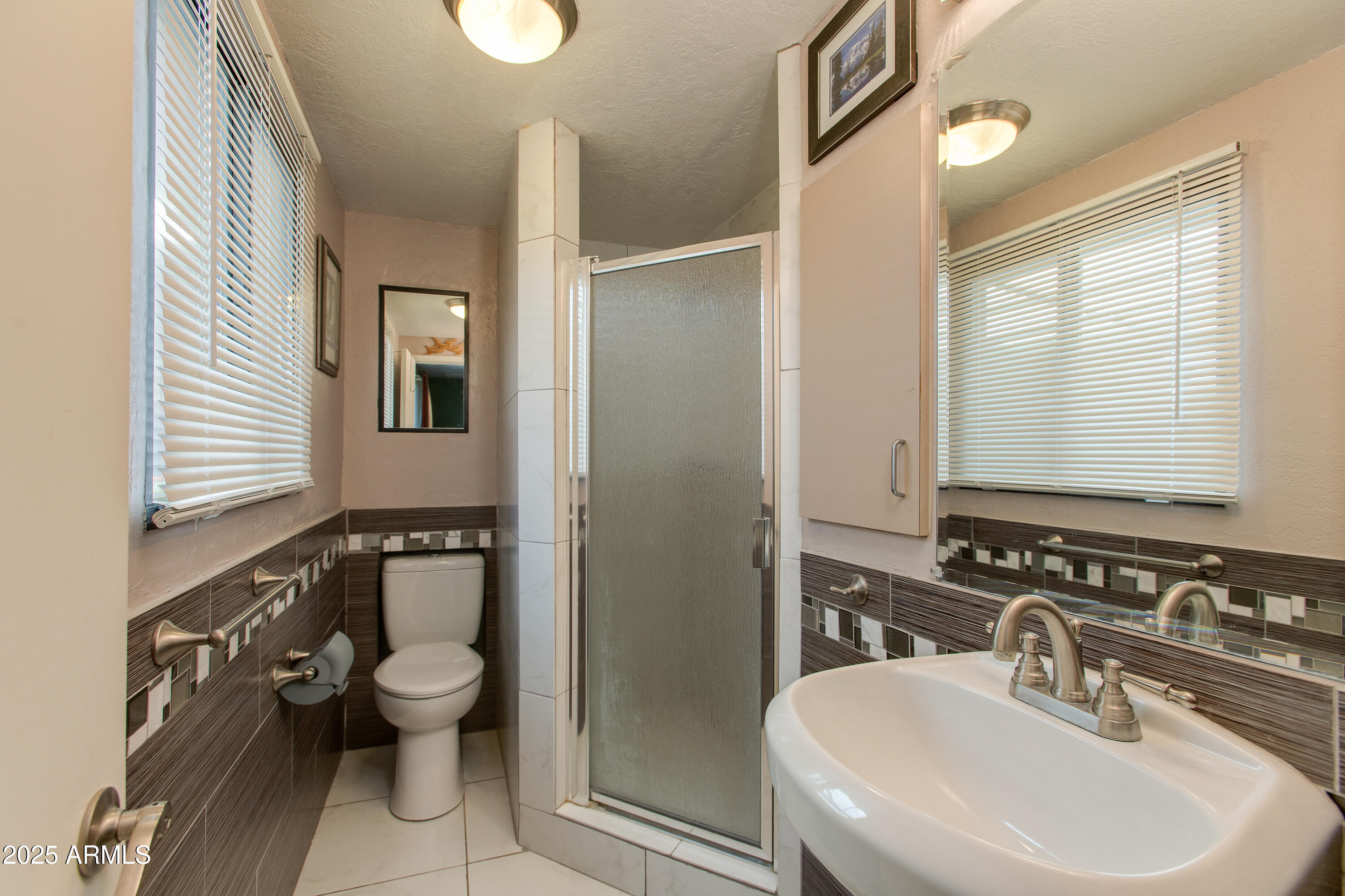 1326 W JOAN DE ARC Avenue