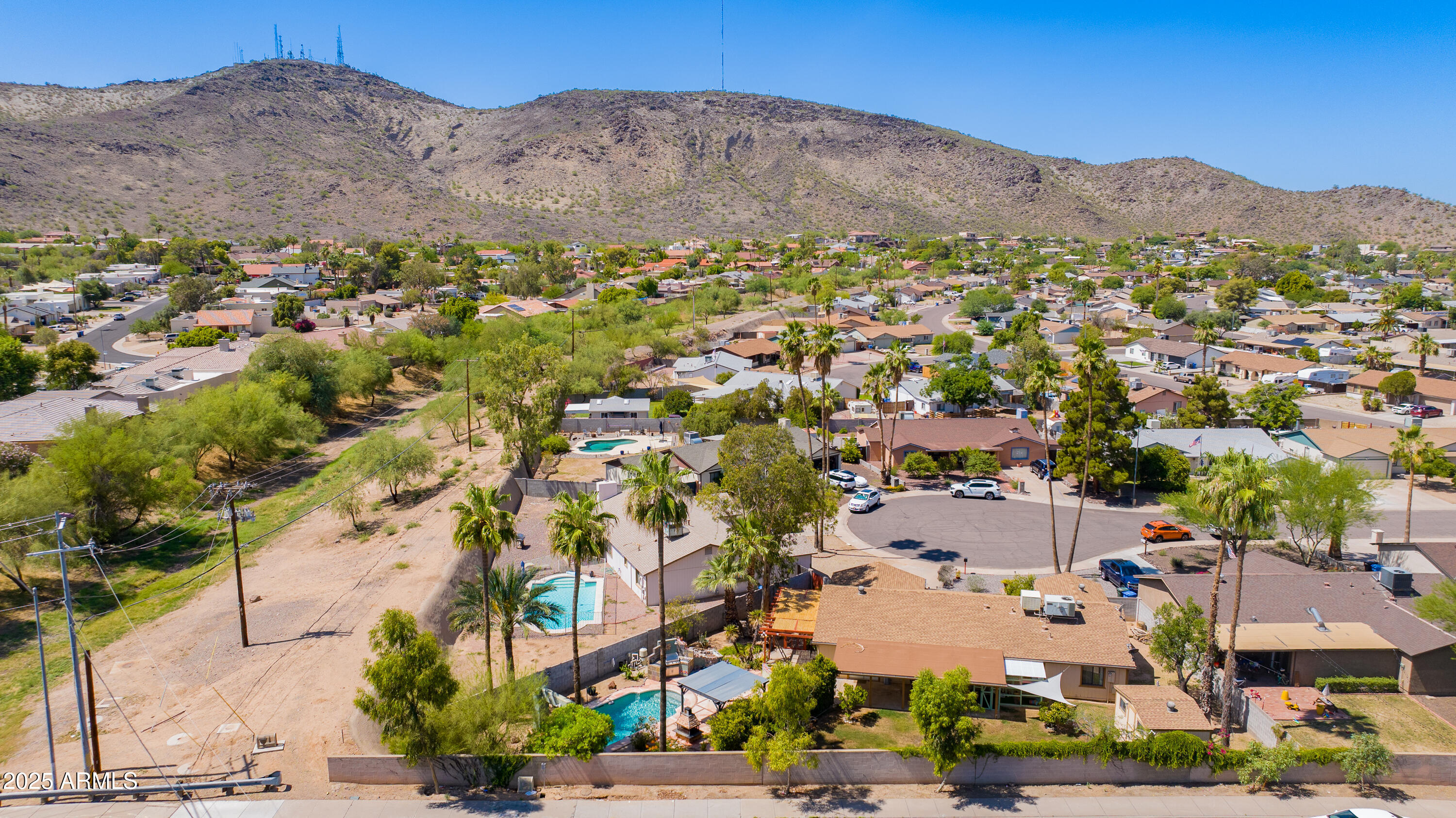 1326 W JOAN DE ARC Avenue