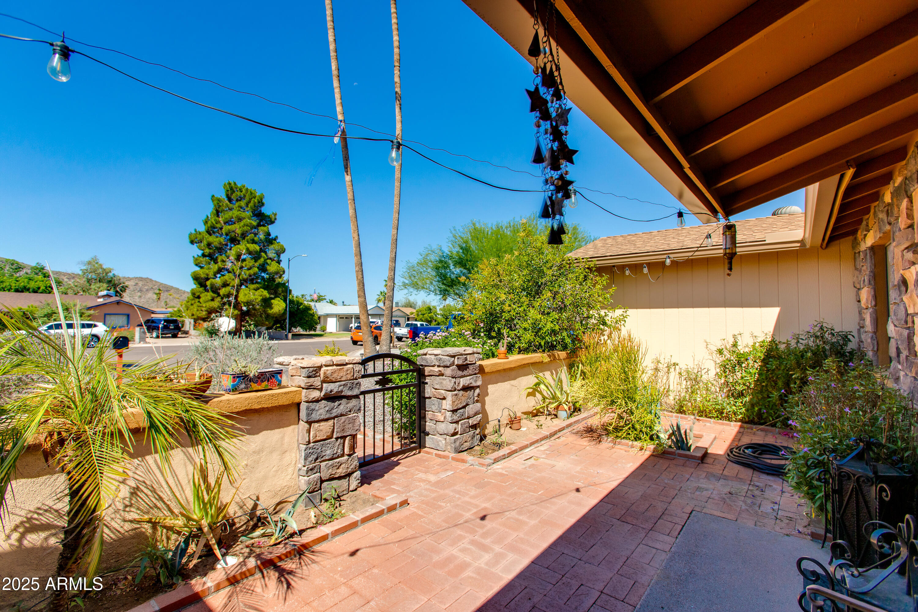 1326 W JOAN DE ARC Avenue