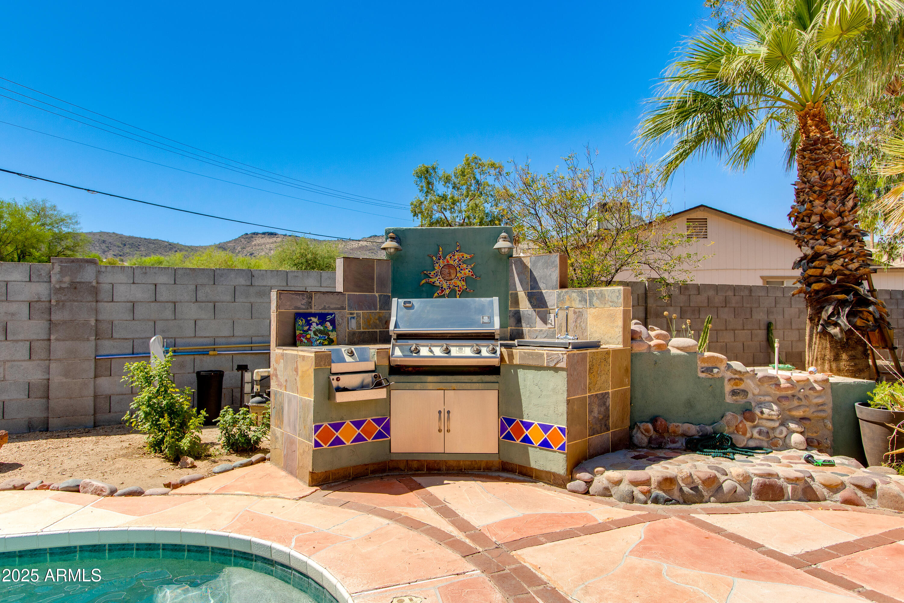 1326 W JOAN DE ARC Avenue