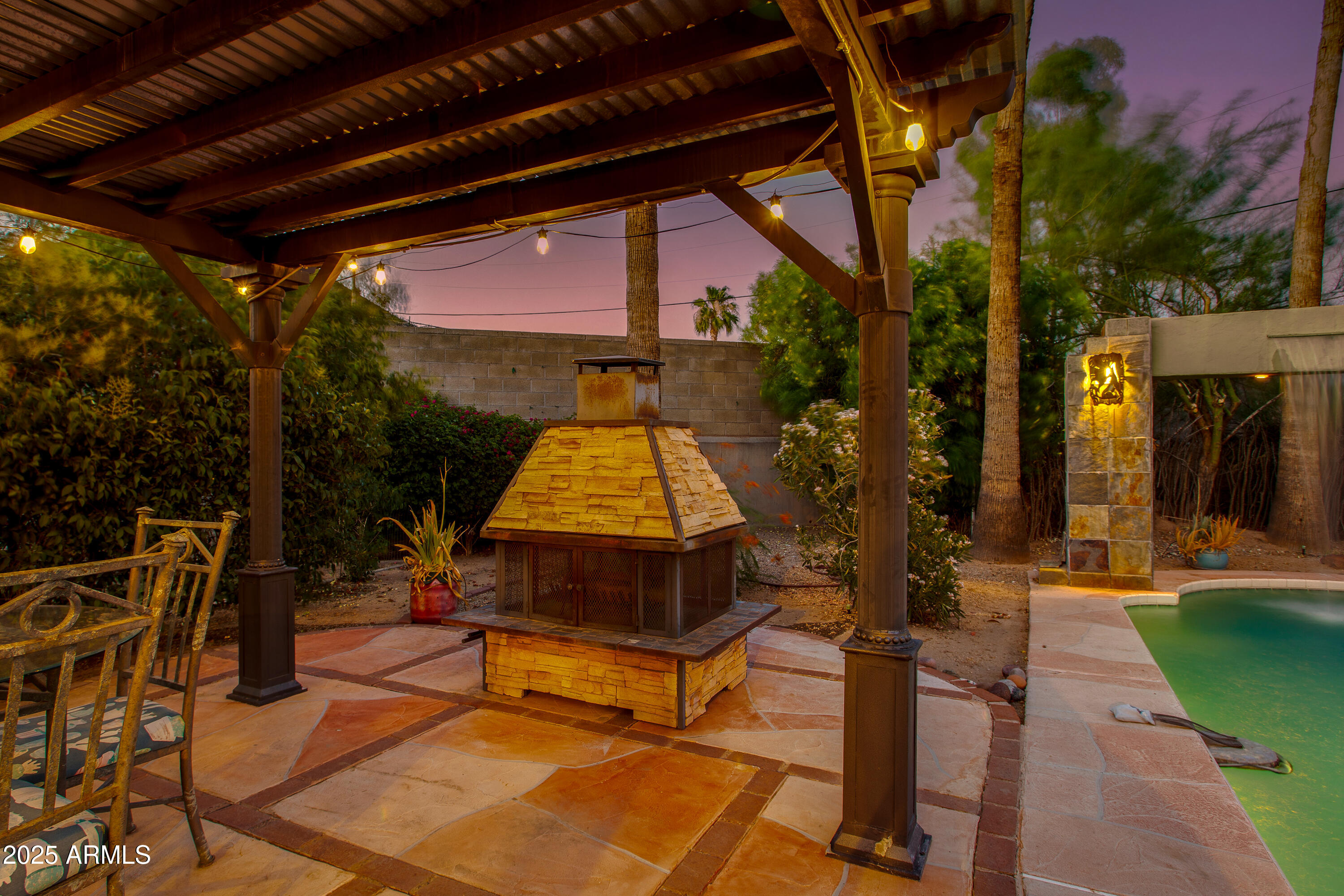 1326 W JOAN DE ARC Avenue