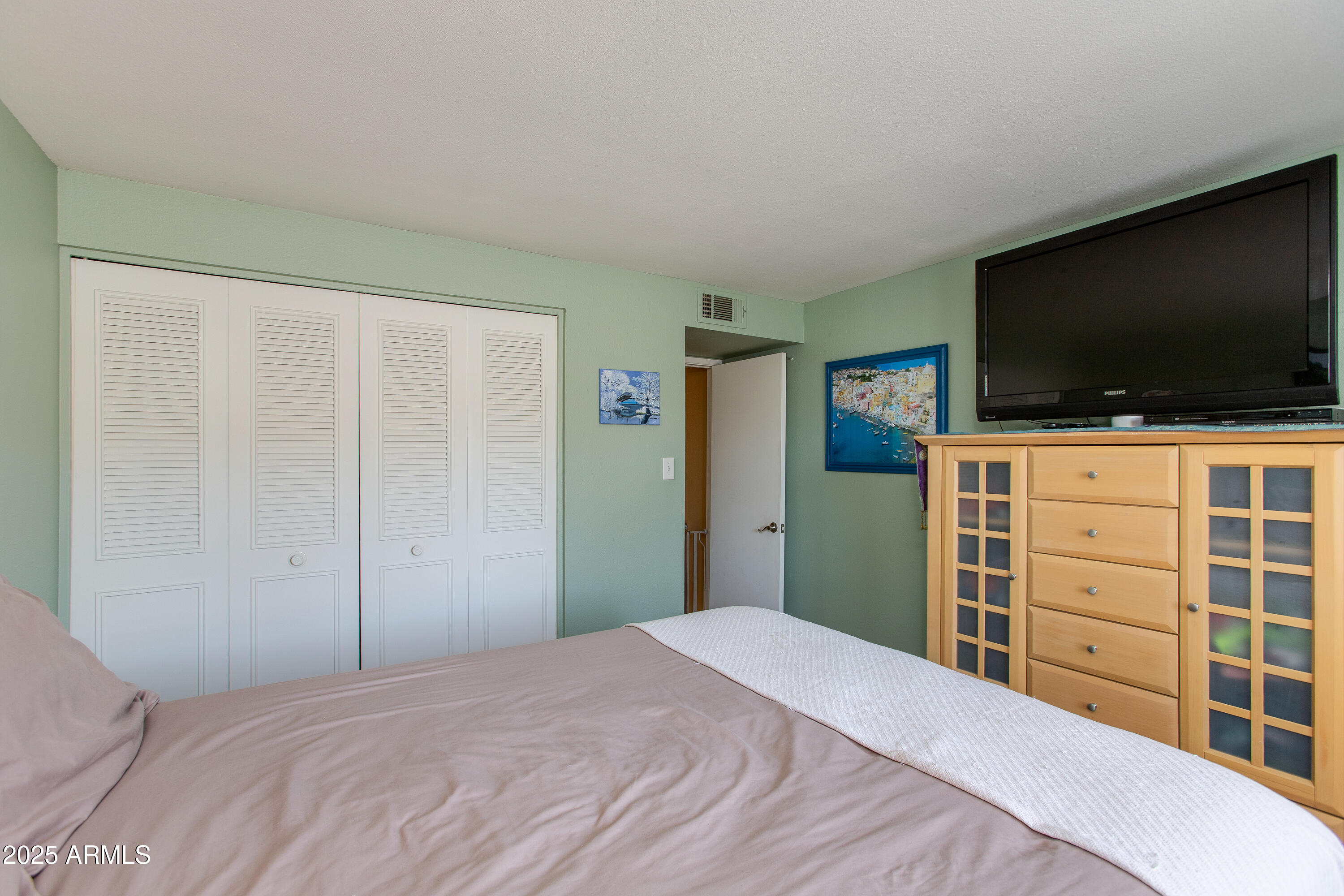 1326 W JOAN DE ARC Avenue