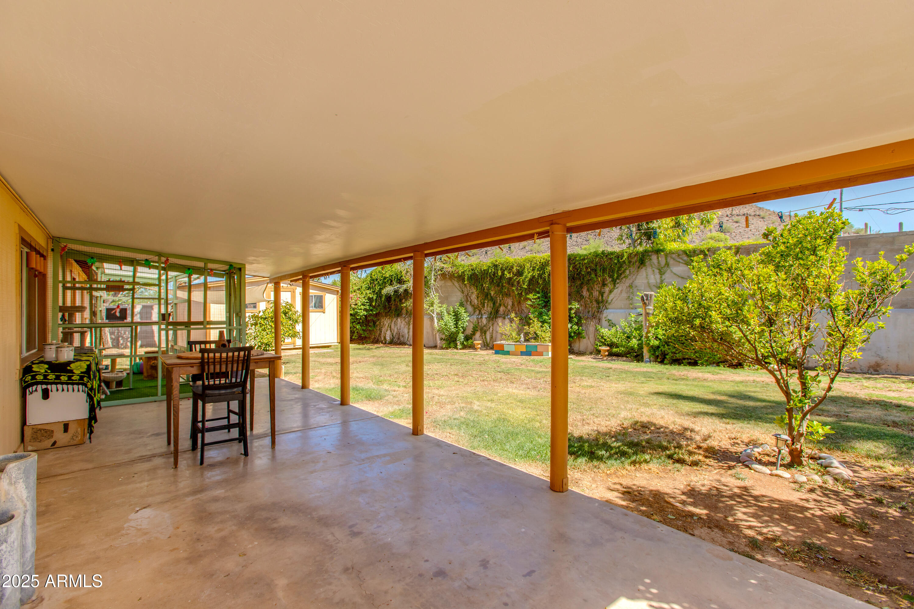 1326 W JOAN DE ARC Avenue