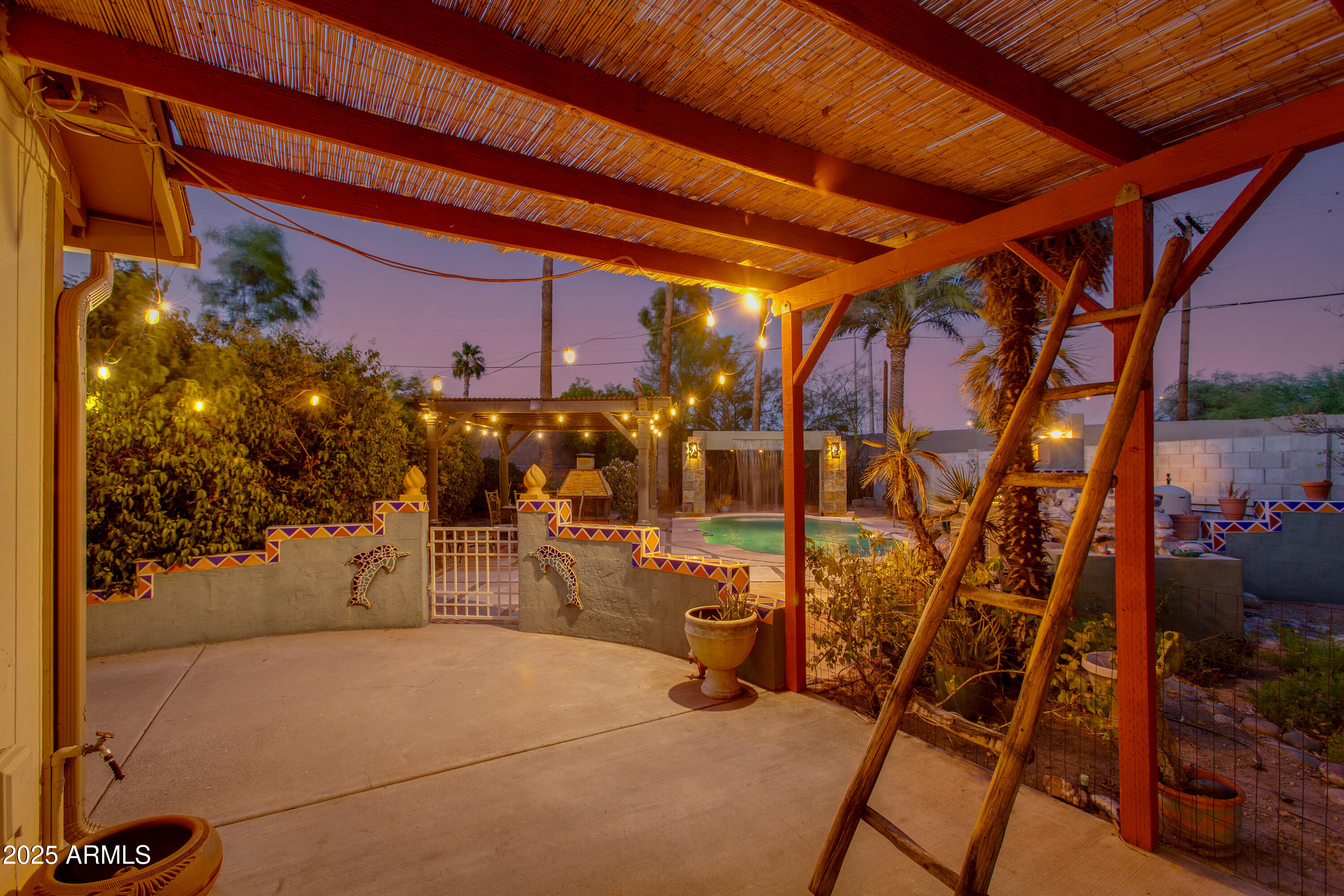 1326 W JOAN DE ARC Avenue