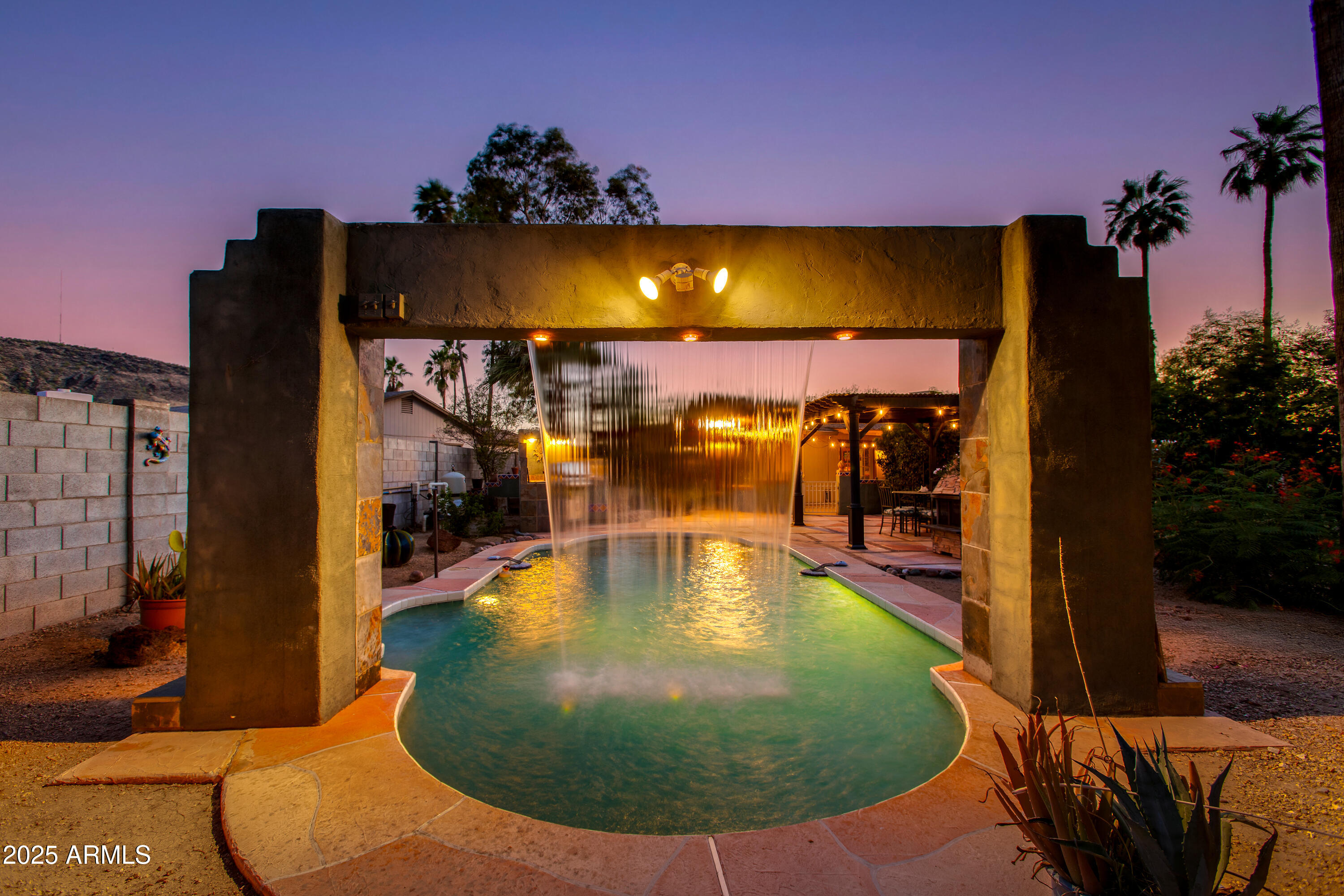 1326 W JOAN DE ARC Avenue