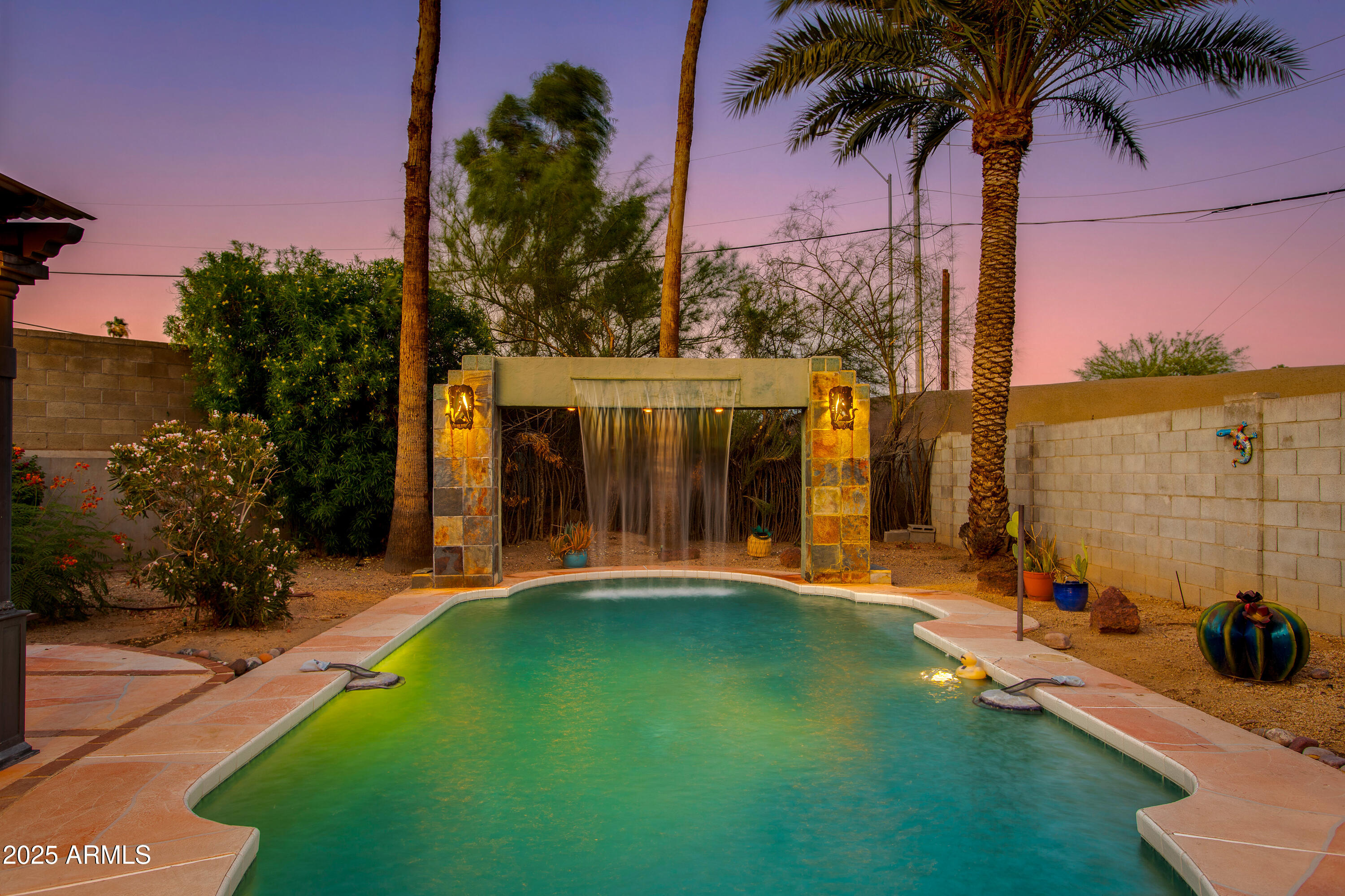 1326 W JOAN DE ARC Avenue