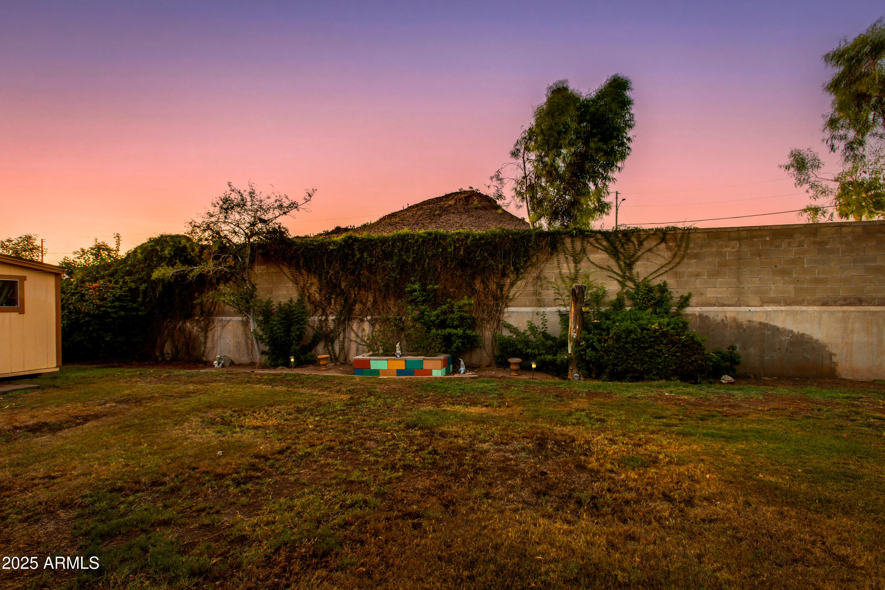 1326 W JOAN DE ARC Avenue