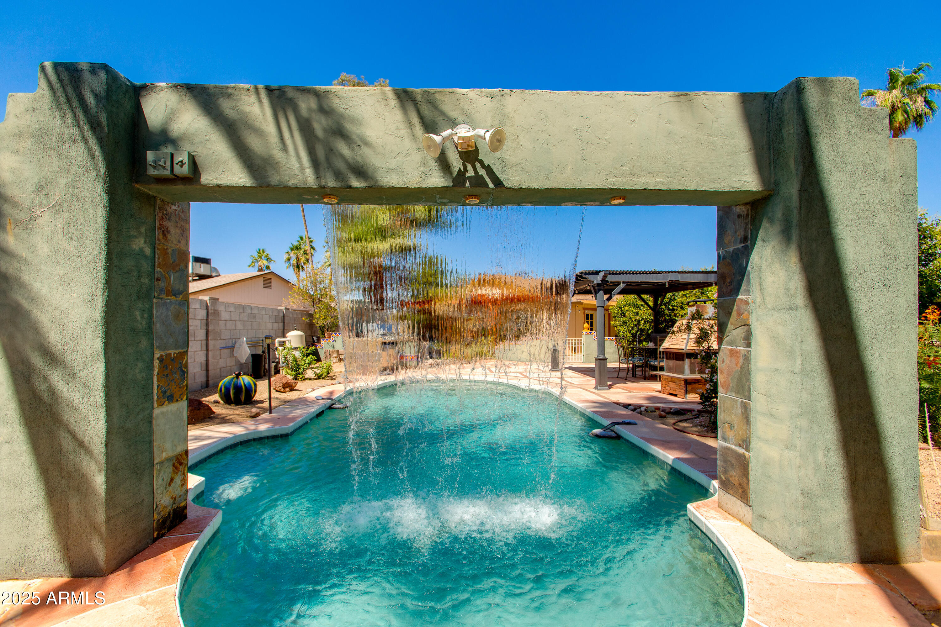 1326 W JOAN DE ARC Avenue