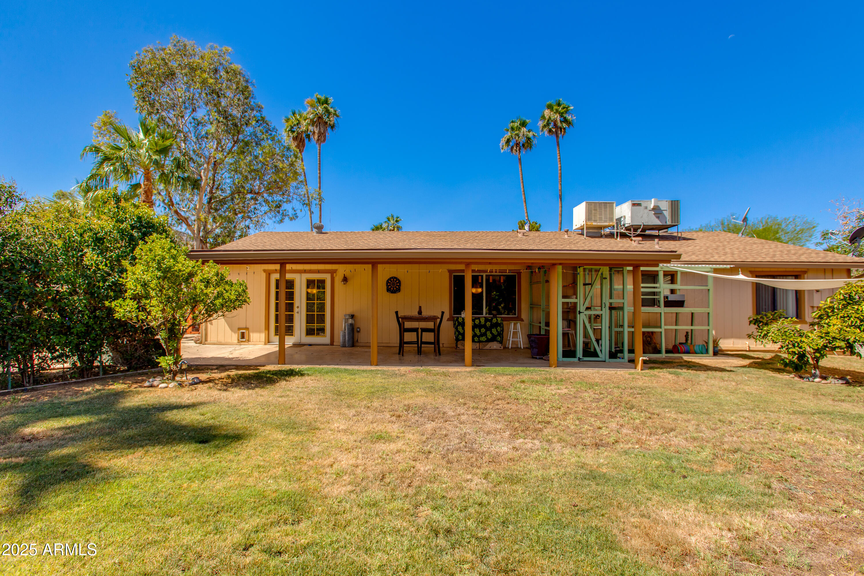 1326 W JOAN DE ARC Avenue