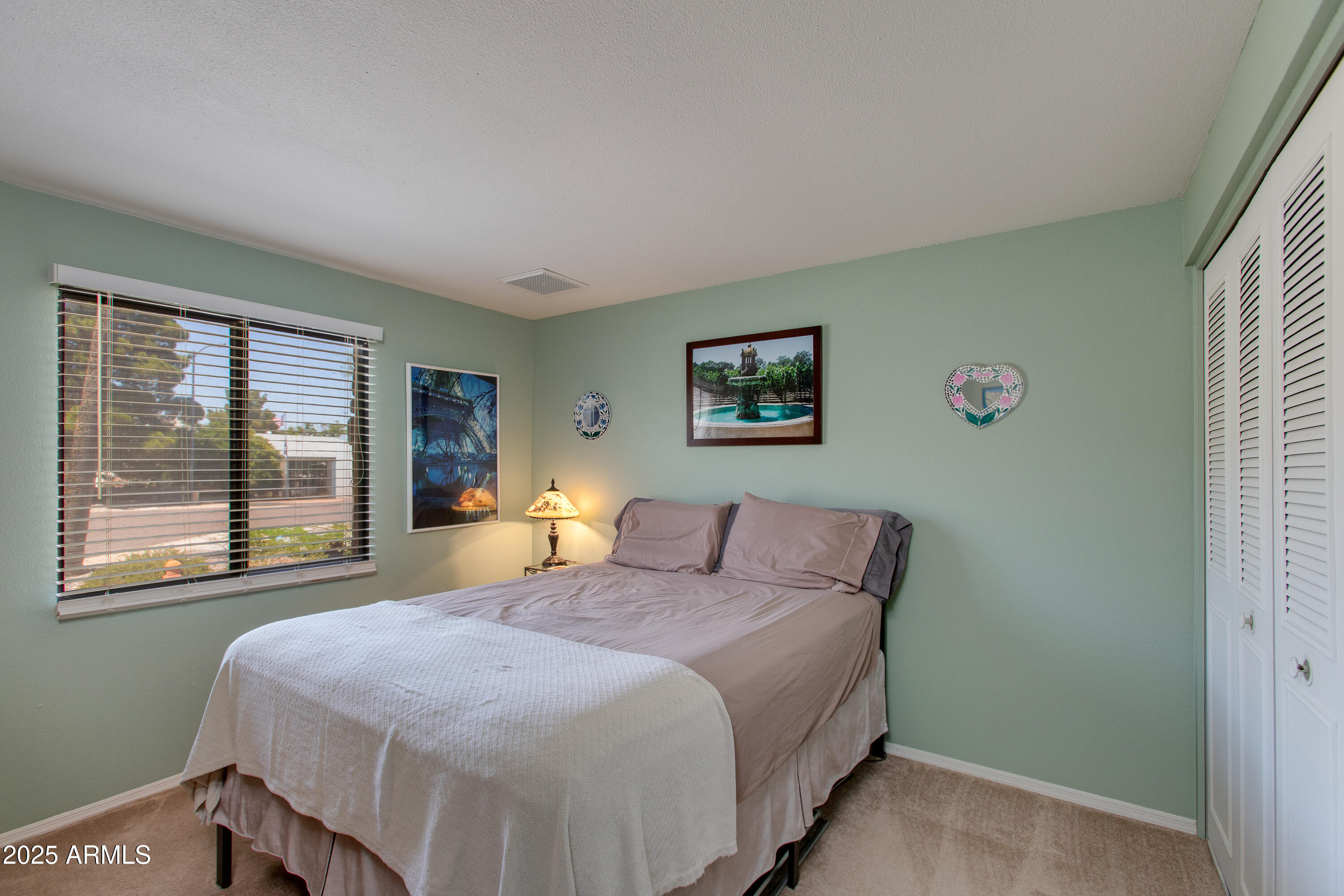 1326 W JOAN DE ARC Avenue