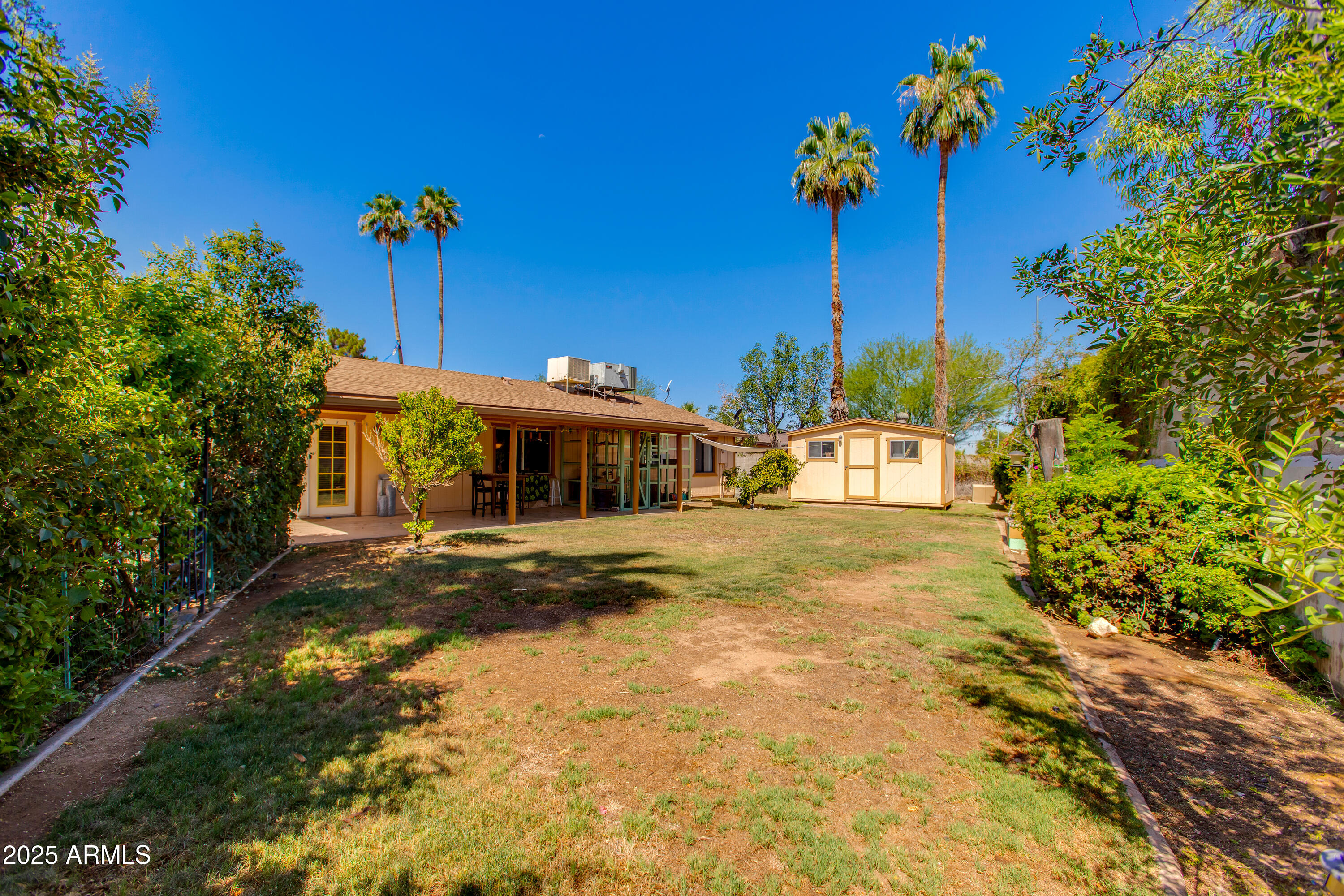 1326 W JOAN DE ARC Avenue