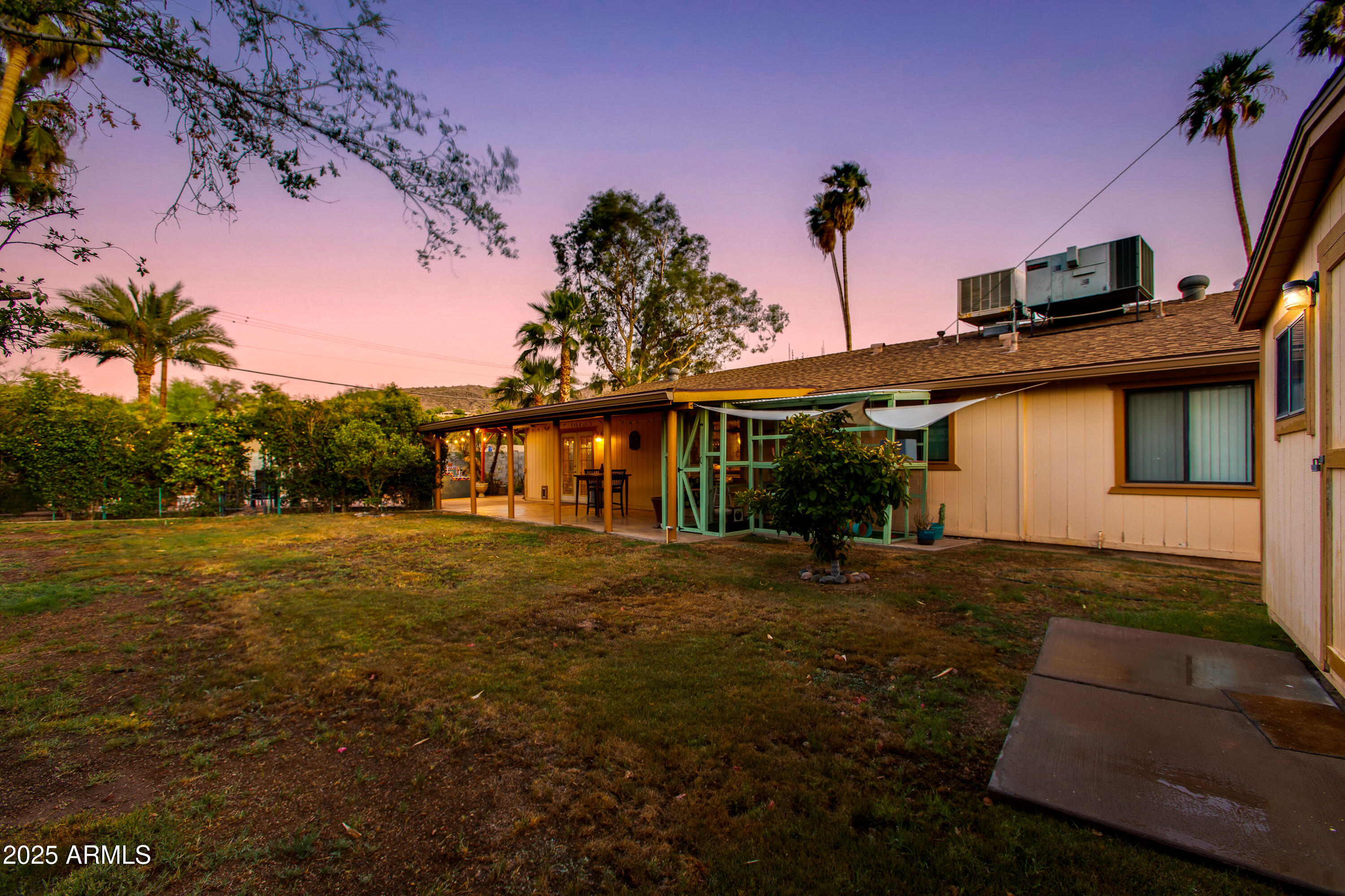 1326 W JOAN DE ARC Avenue