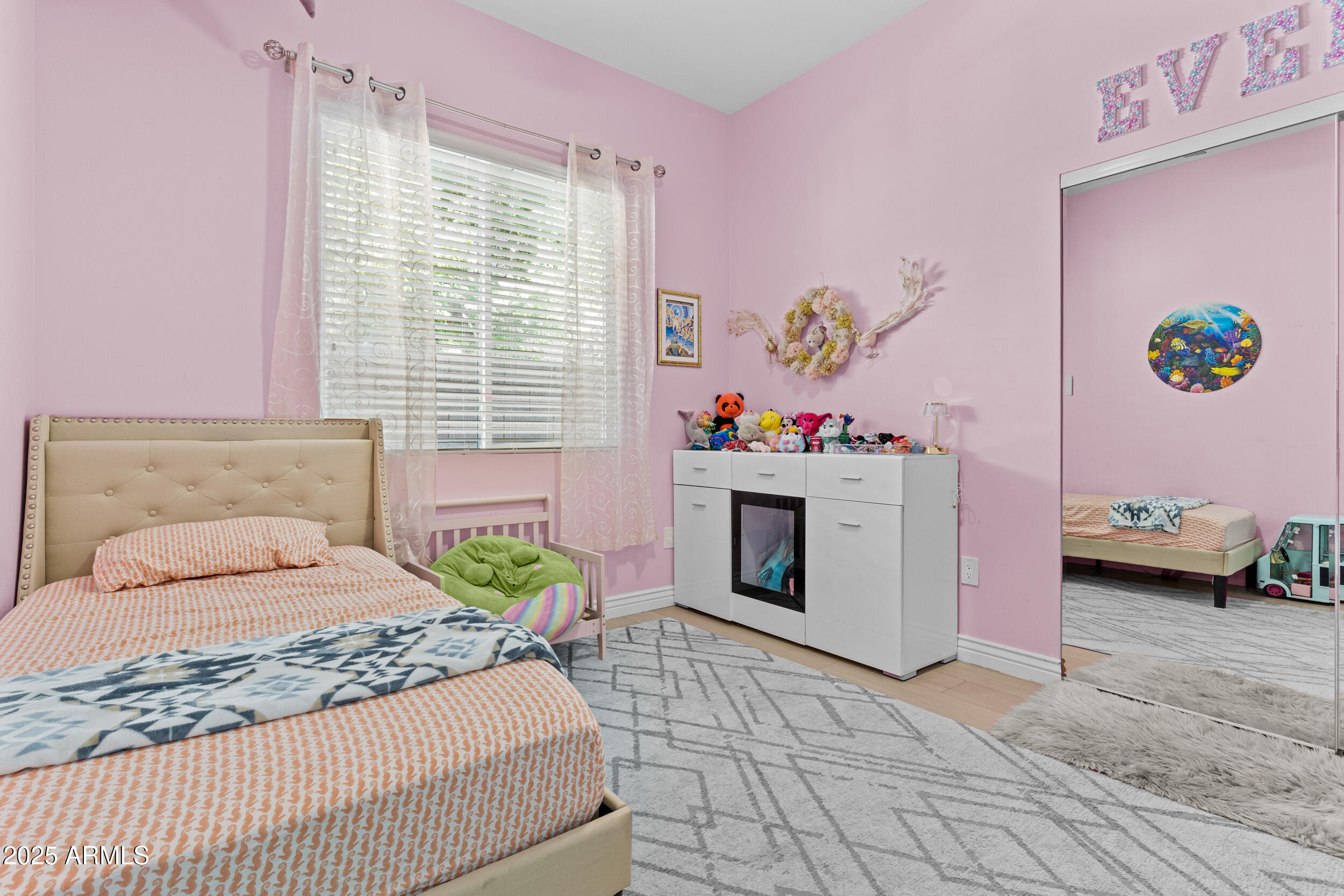 513 E HAYWARD Avenue