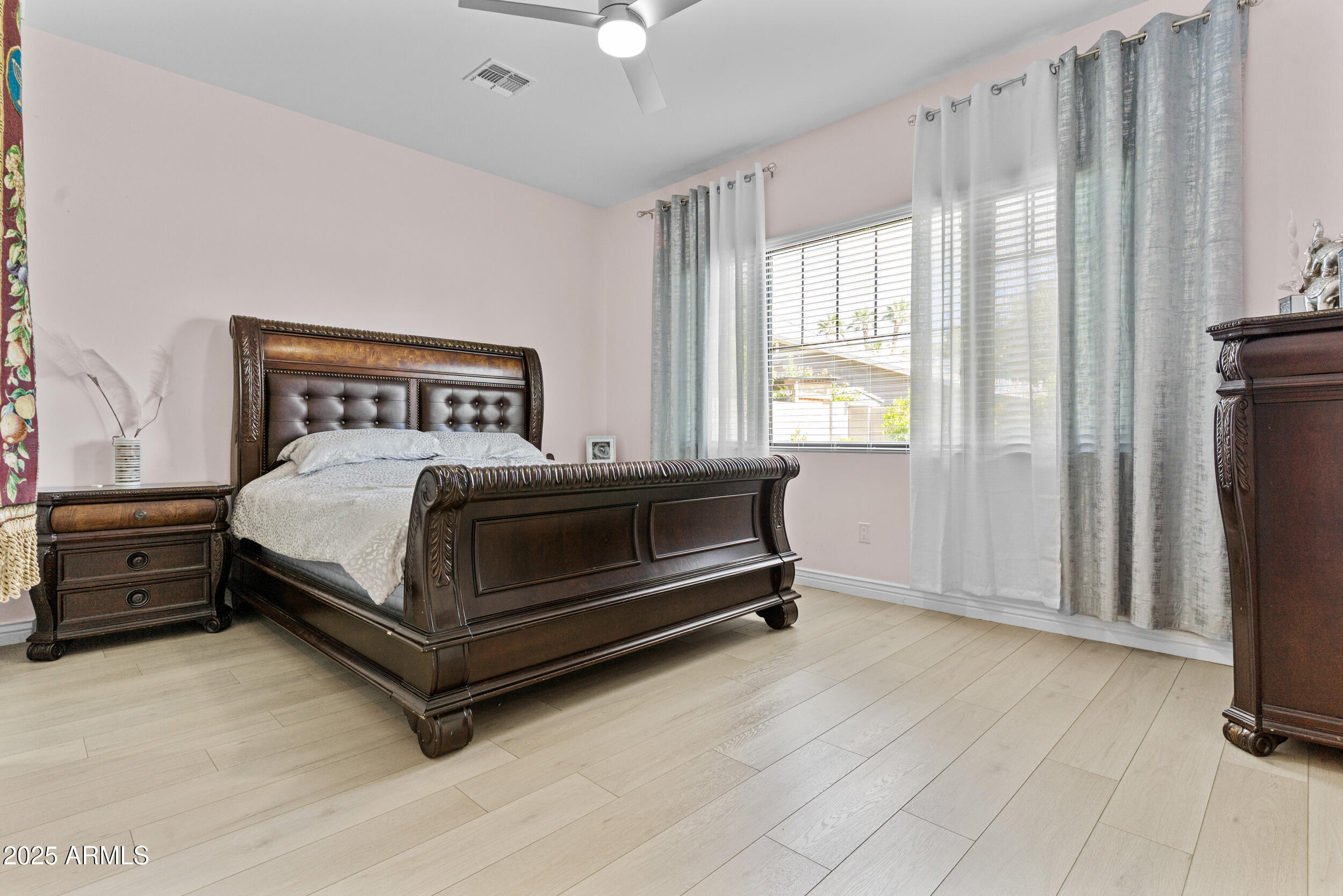 513 E HAYWARD Avenue