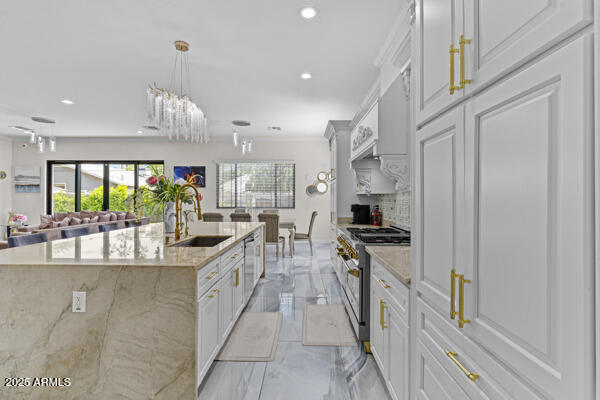 513 E HAYWARD Avenue