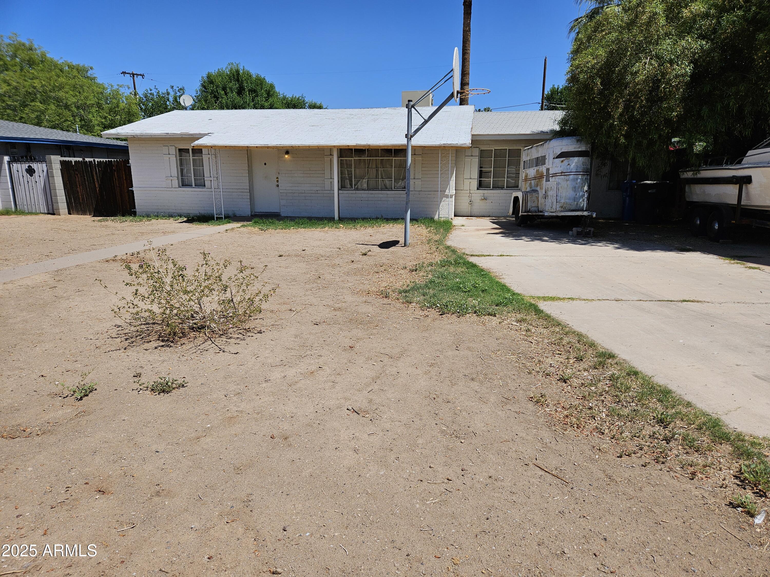 336 E HAYWARD Avenue