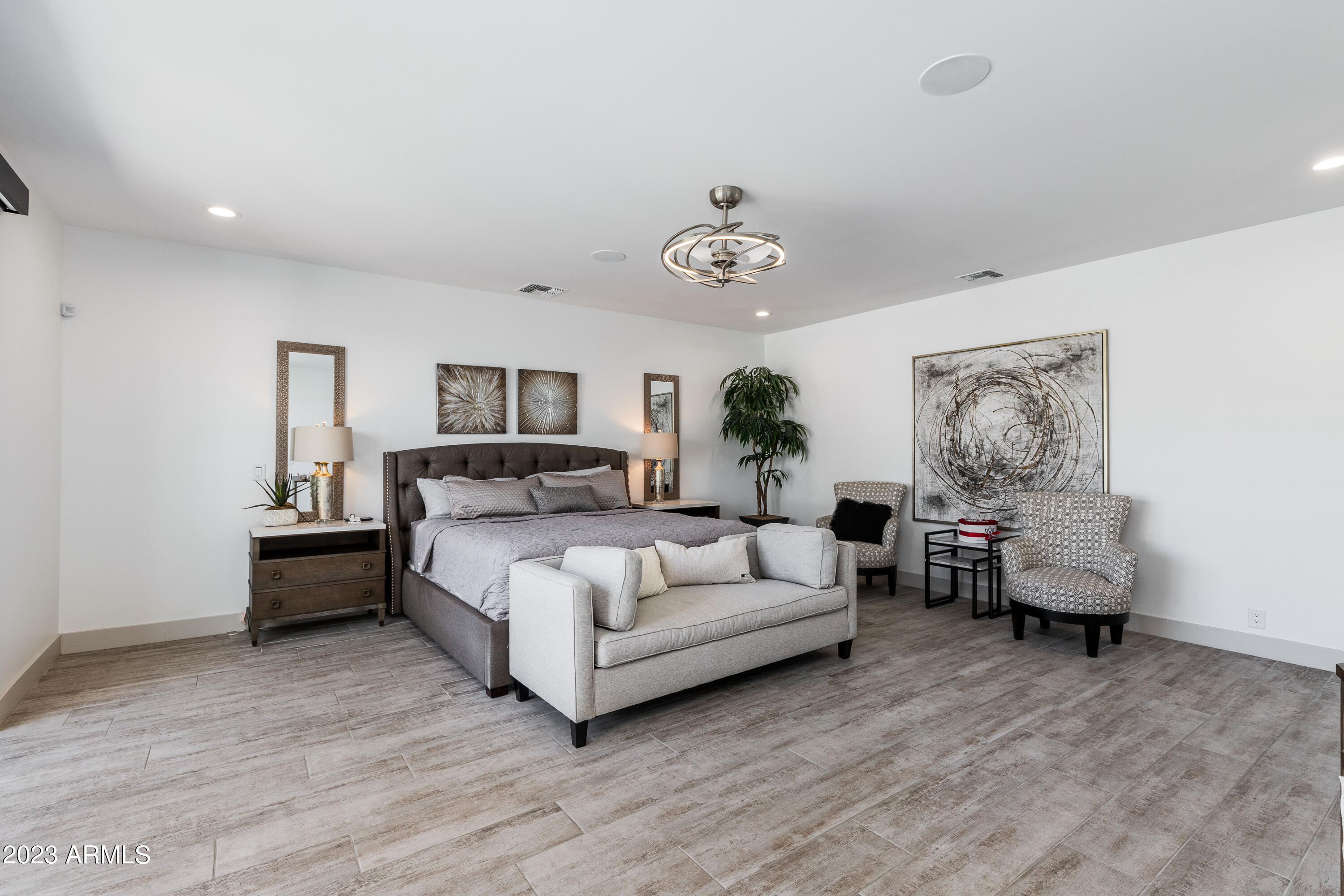 3110 E MARYLAND Avenue