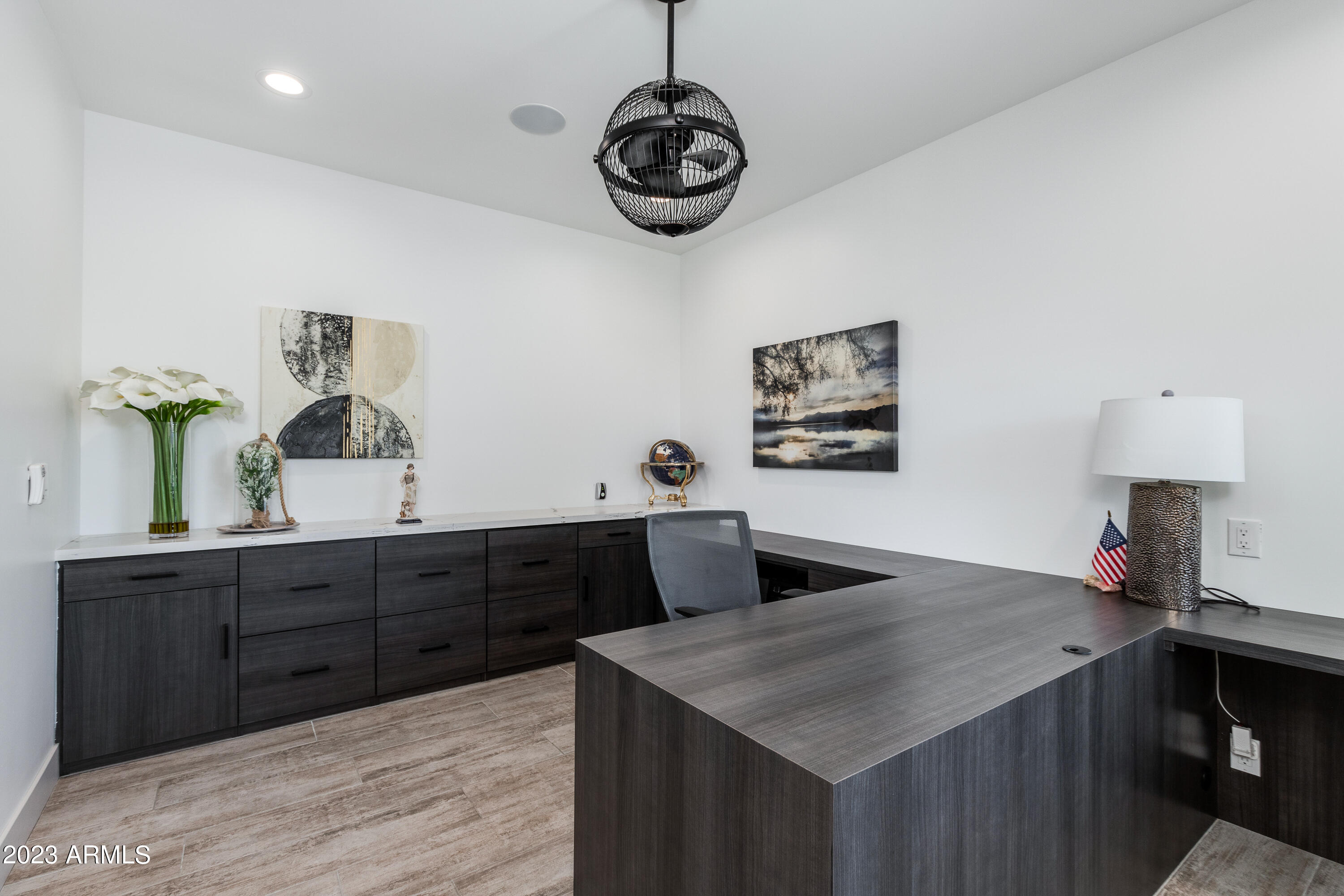 3110 E MARYLAND Avenue