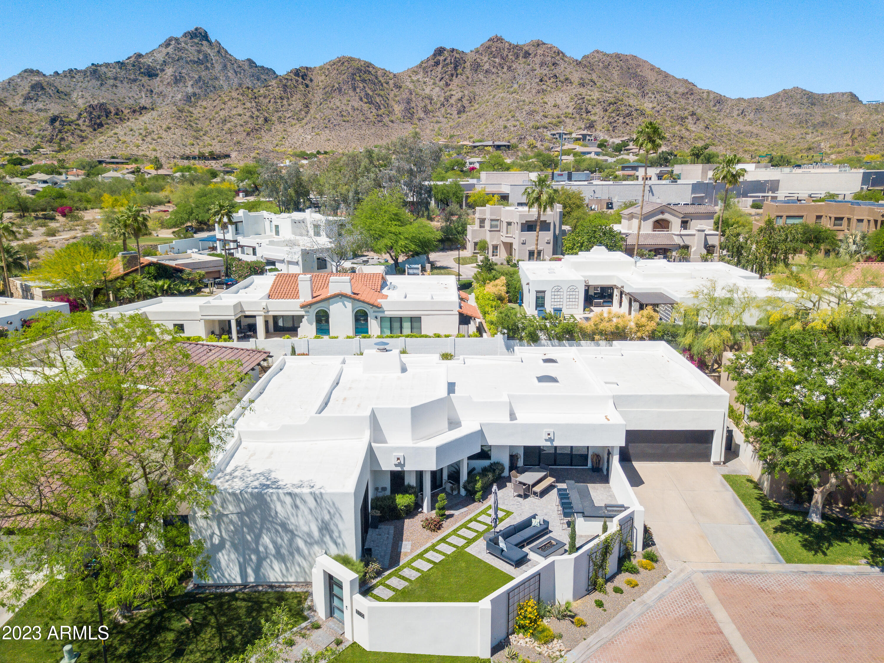 3110 E MARYLAND Avenue