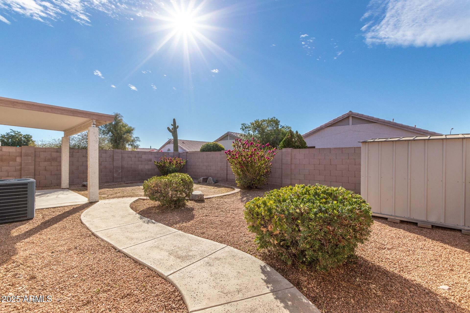 8635 W PARADISE Lane