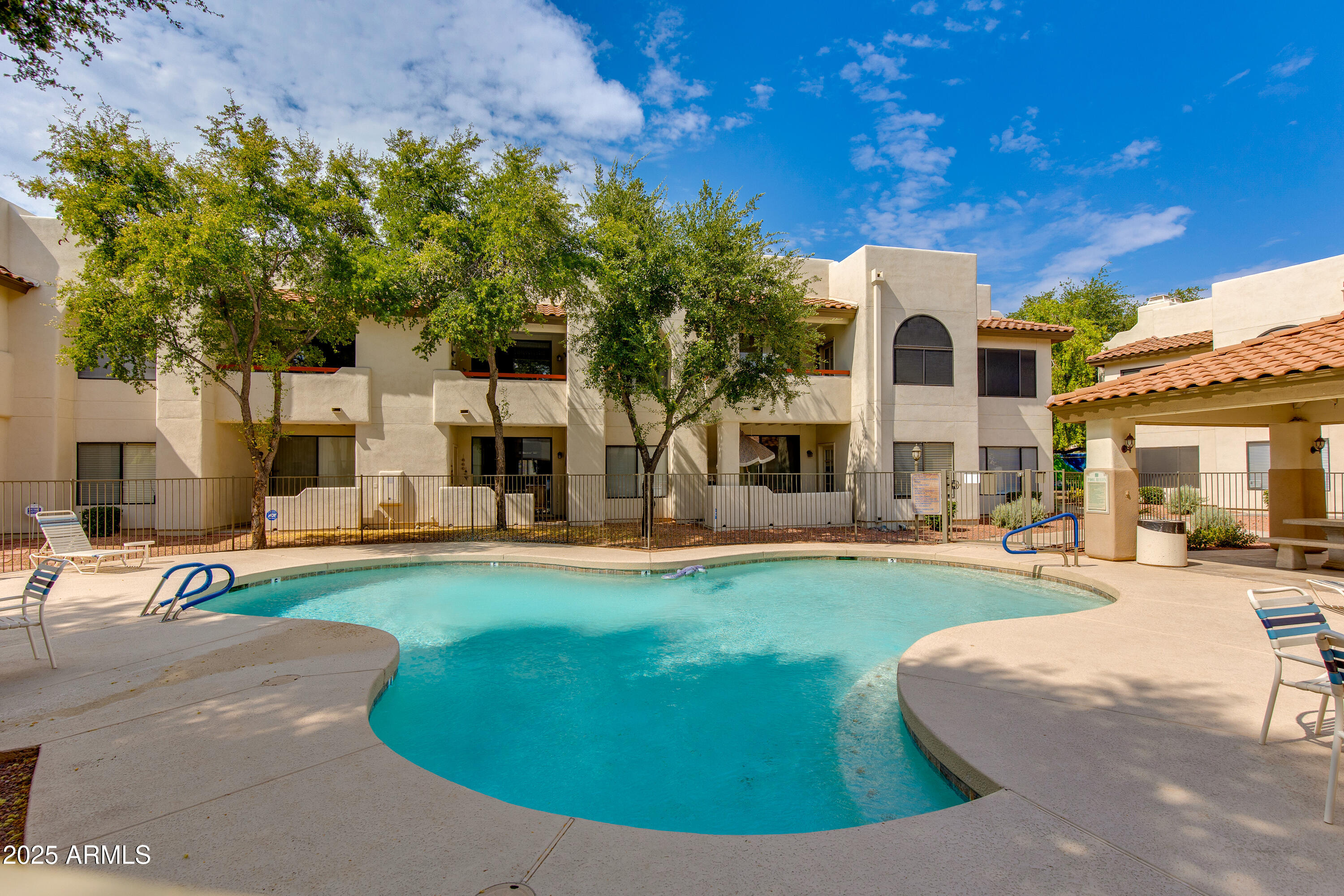 750 E Northern Avenue, 1018