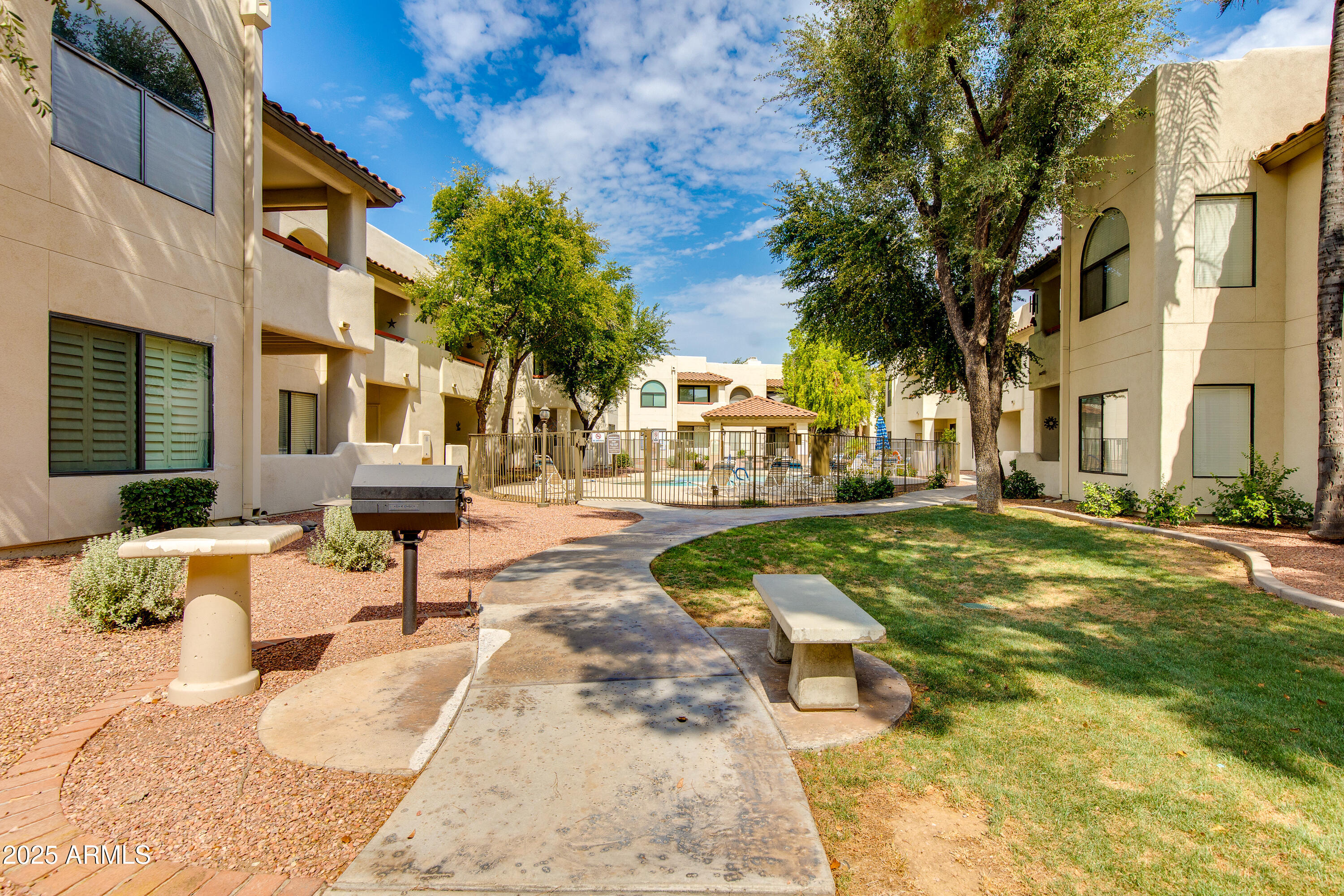 750 E Northern Avenue, 1018