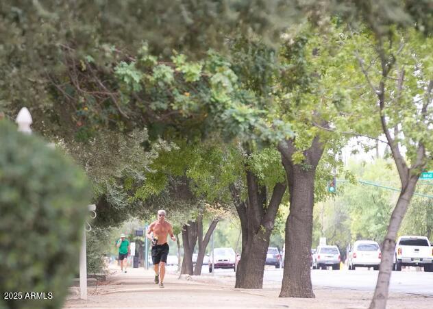 750 E Northern Avenue, 1018