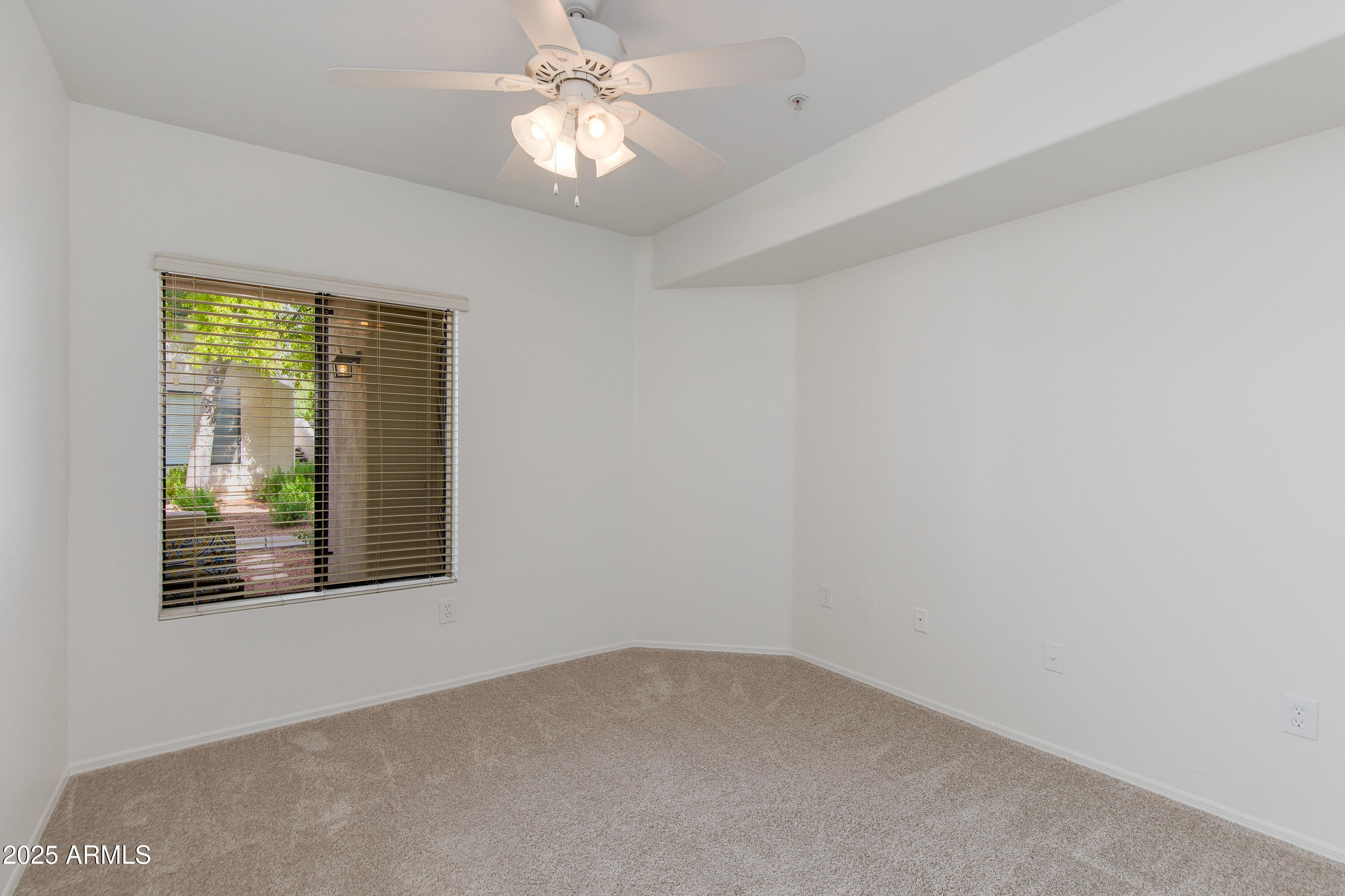 750 E Northern Avenue, 1018