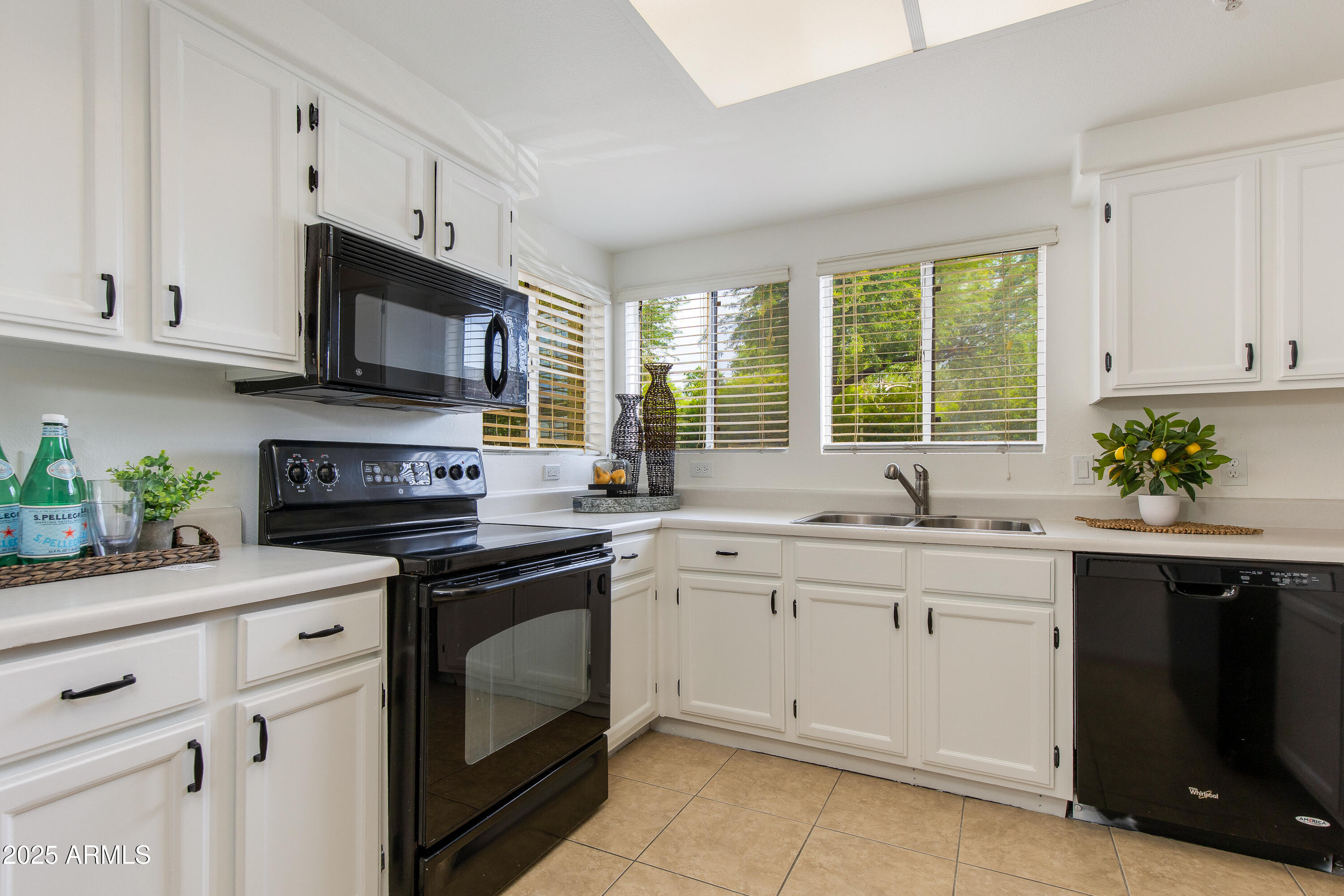 750 E Northern Avenue, 1018