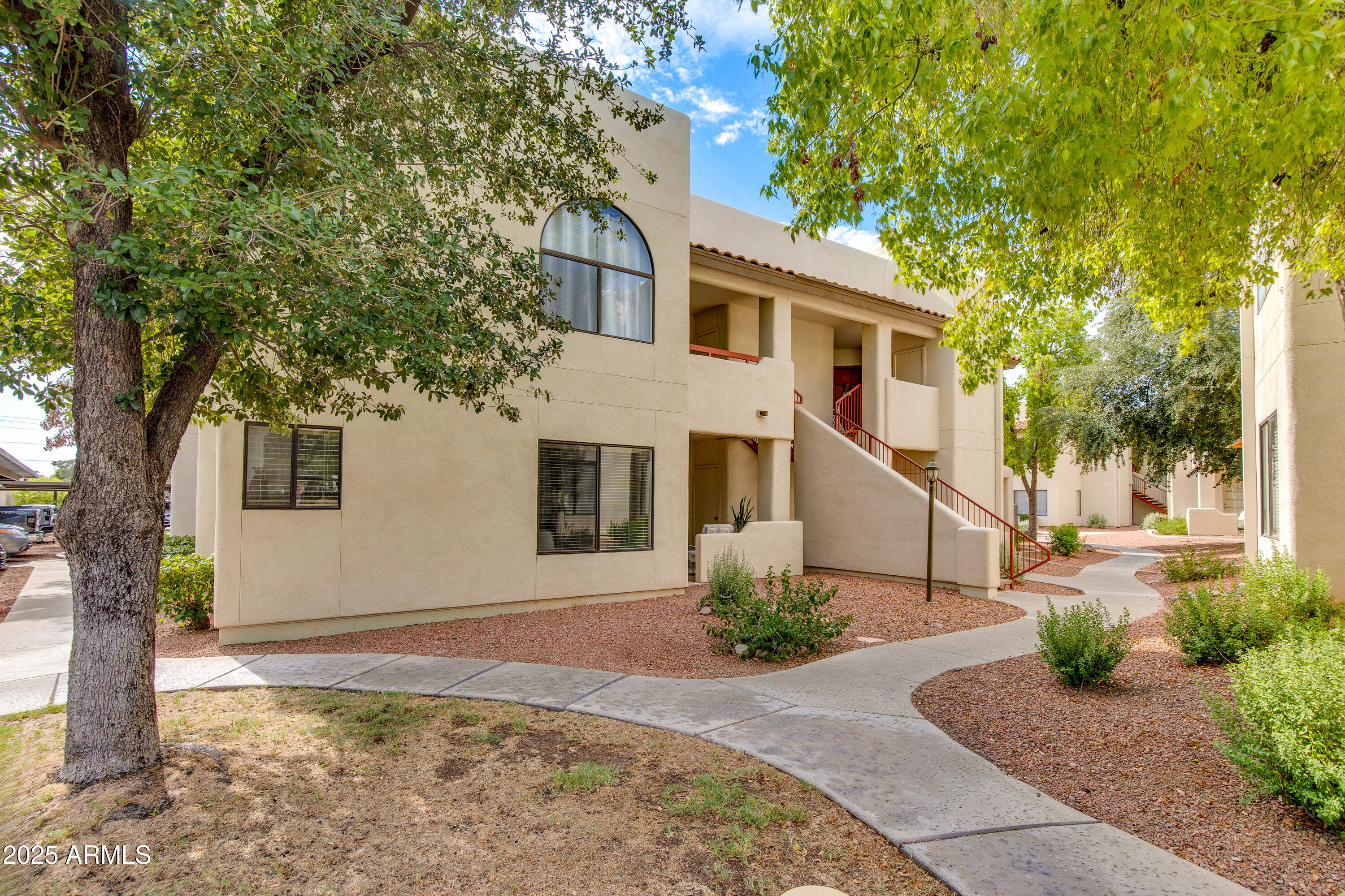 750 E Northern Avenue, 1018