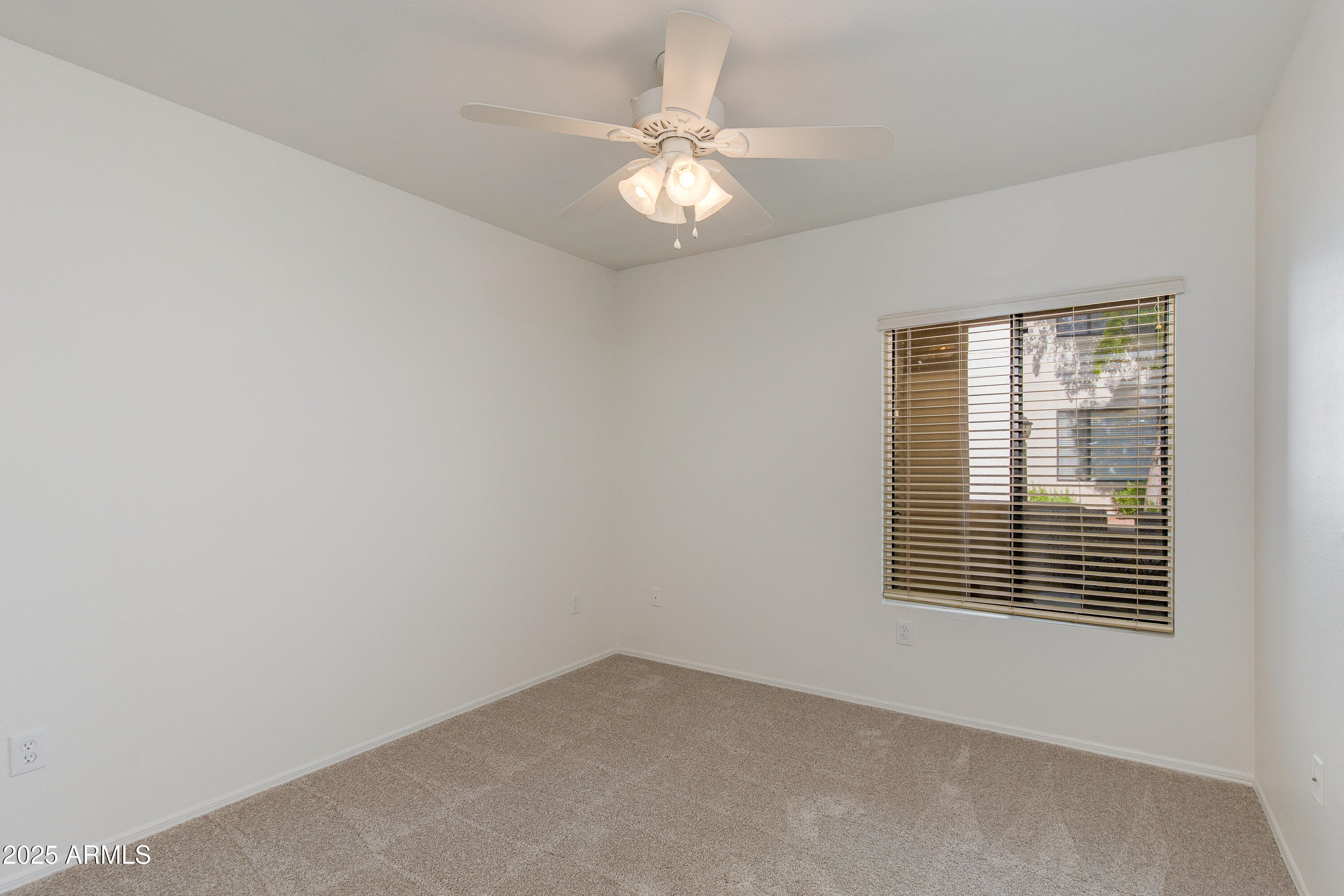 750 E Northern Avenue, 1018