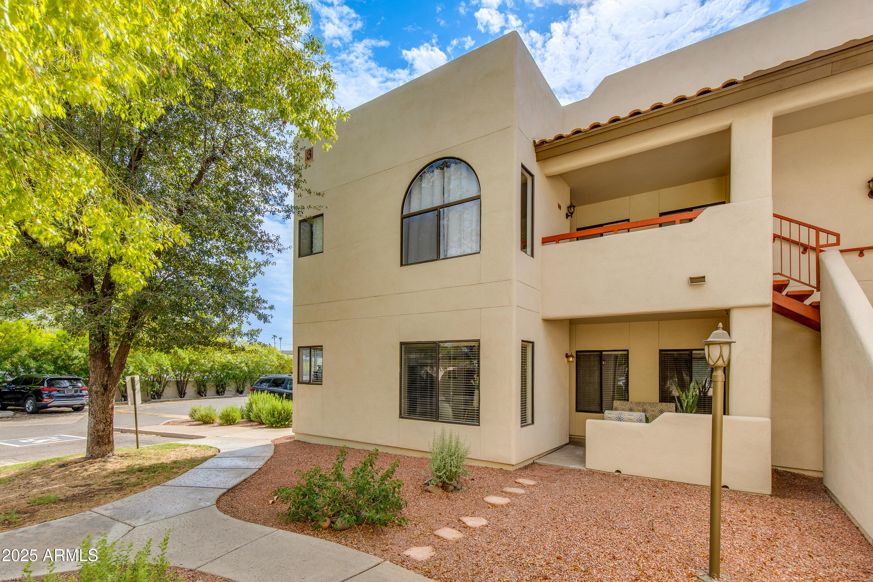 750 E Northern Avenue, 1018