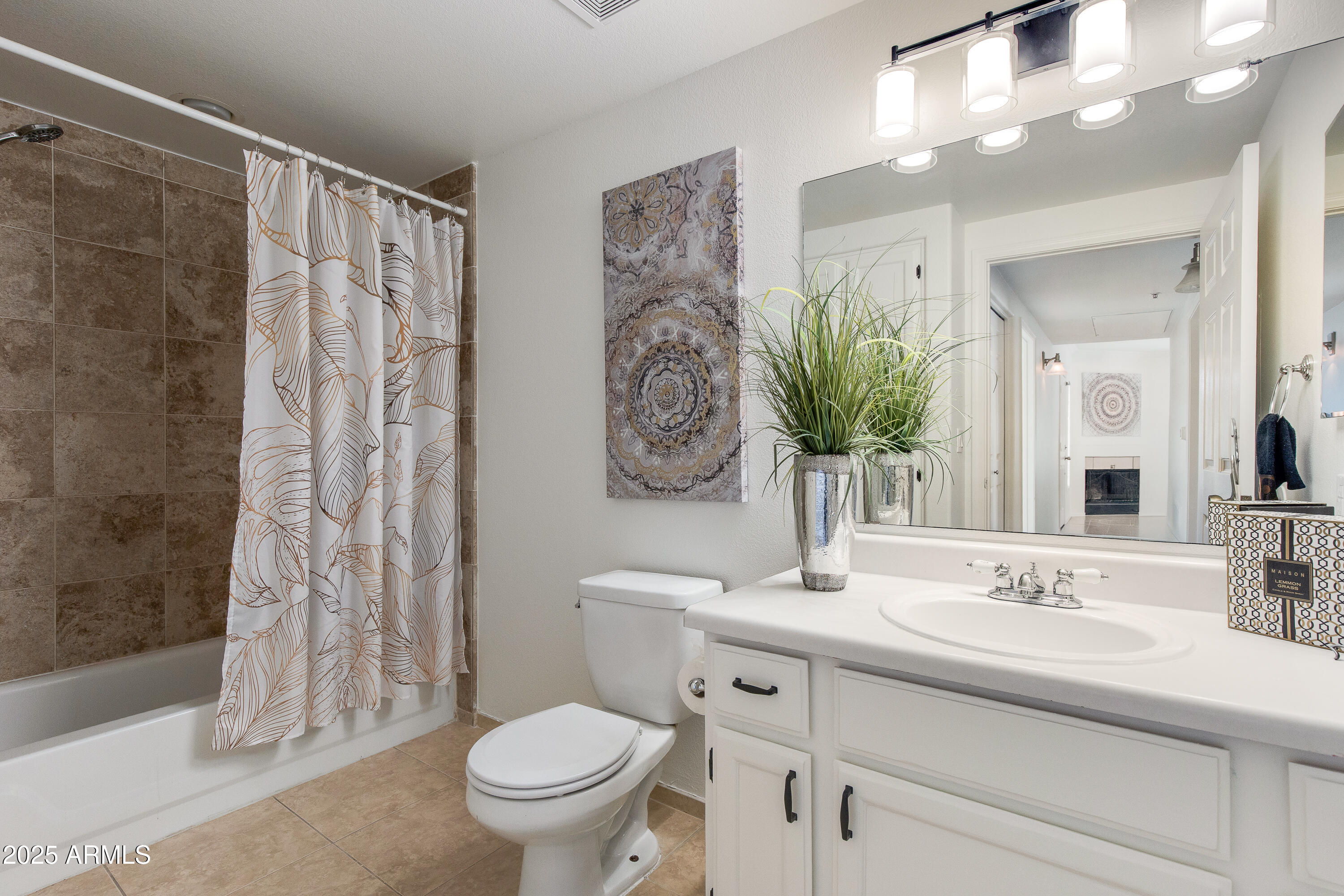 750 E Northern Avenue, 1018