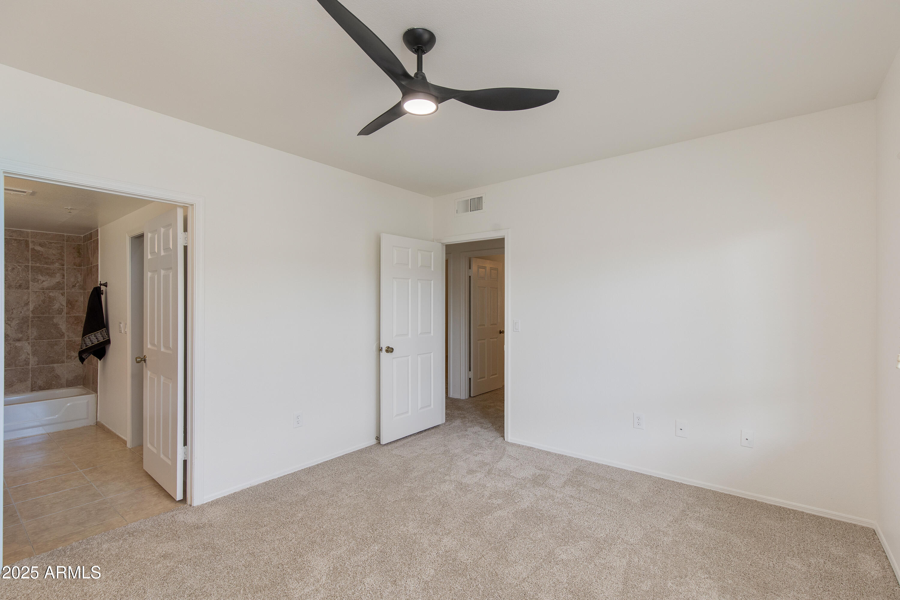 750 E Northern Avenue, 1018