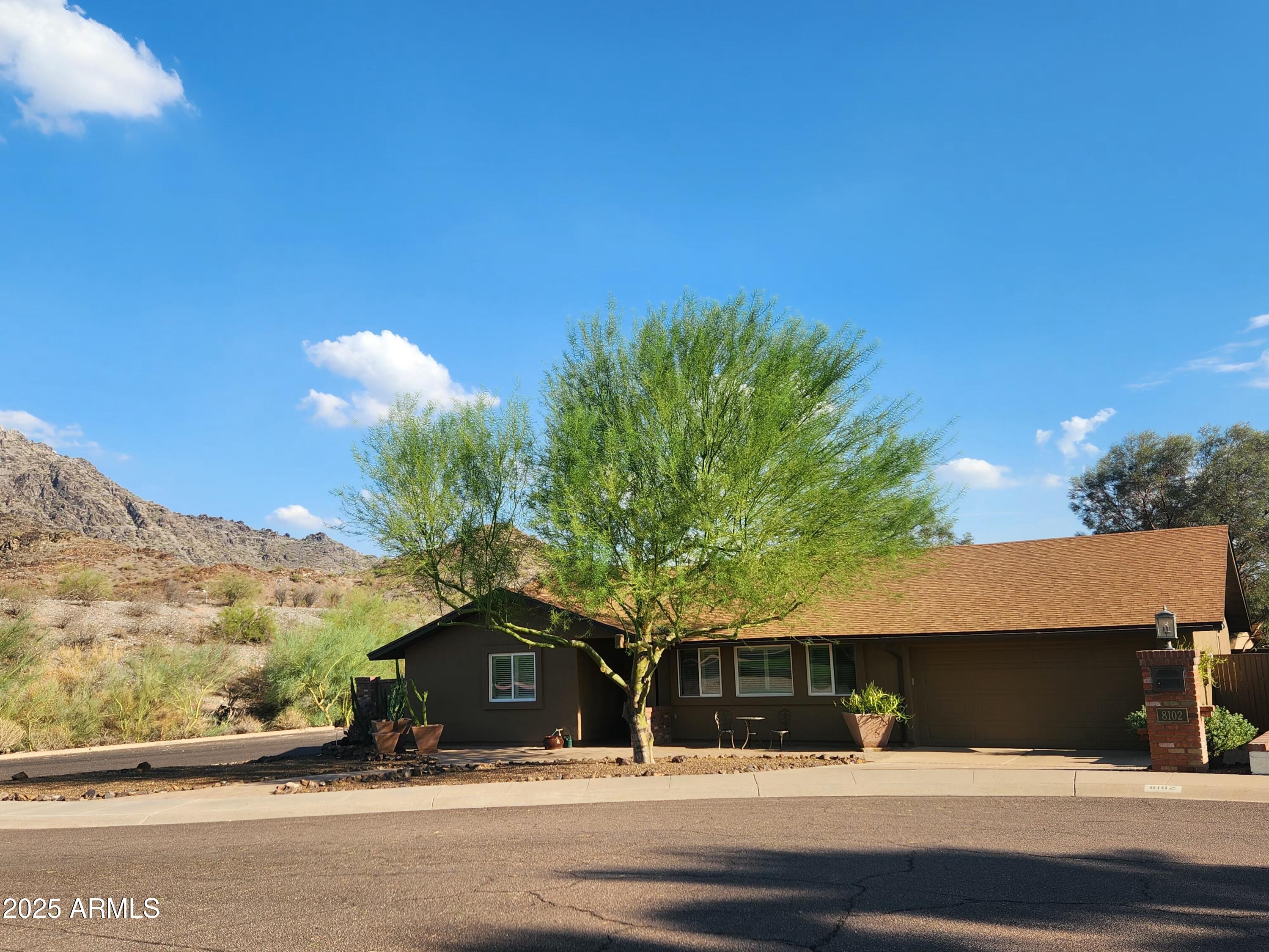 8102 N DREAMY DRAW Drive