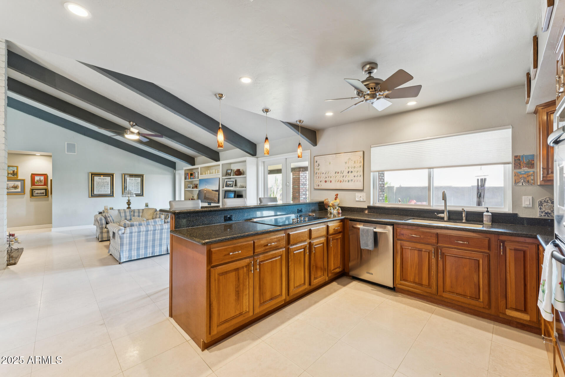 8102 N DREAMY DRAW Drive