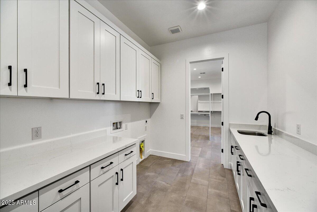 3329 W DESERT DAWN Drive