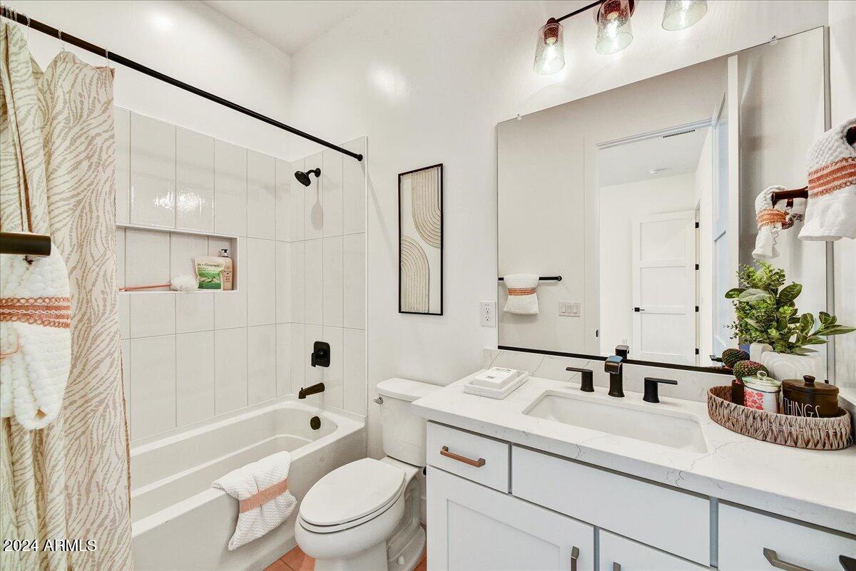 3329 W DESERT DAWN Drive