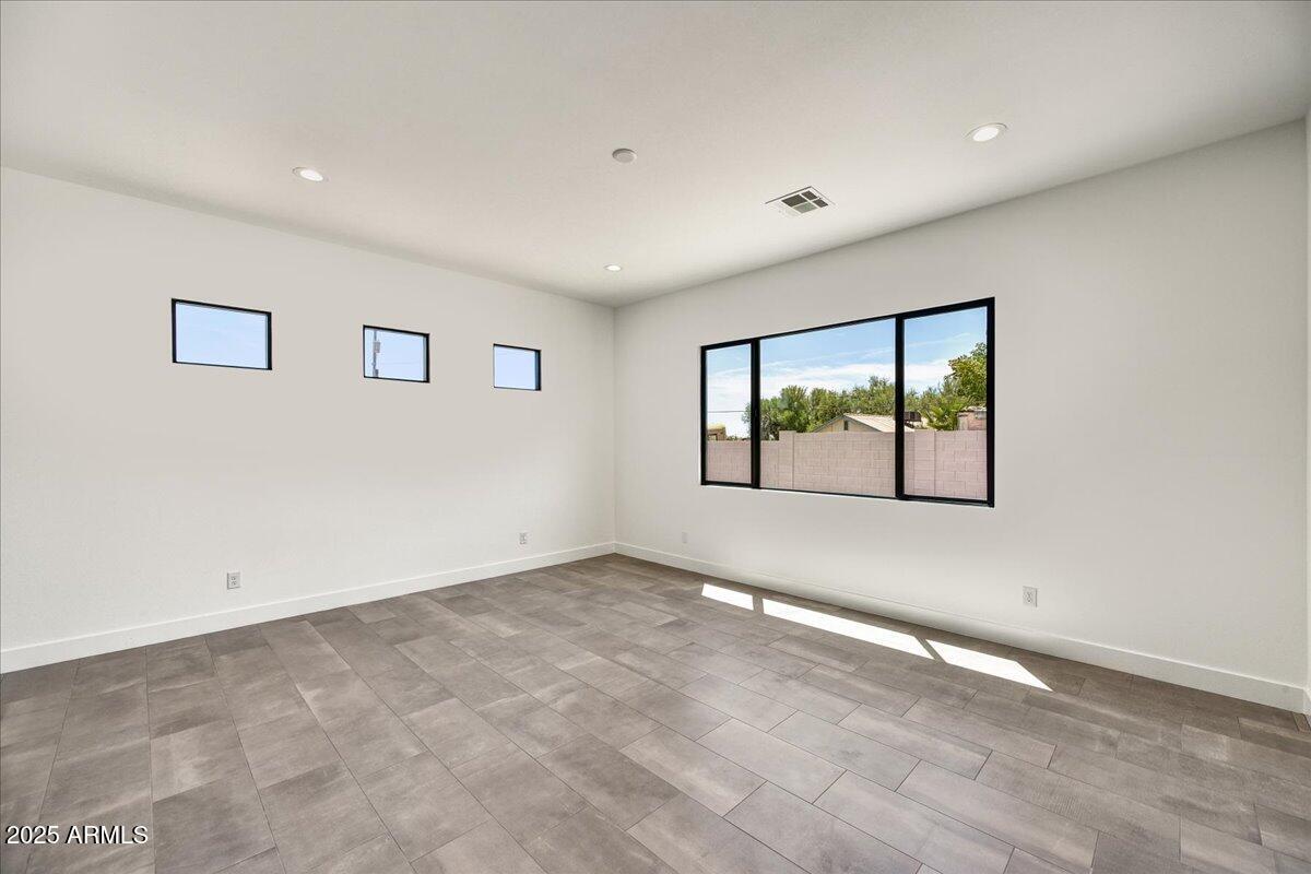 3329 W DESERT DAWN Drive