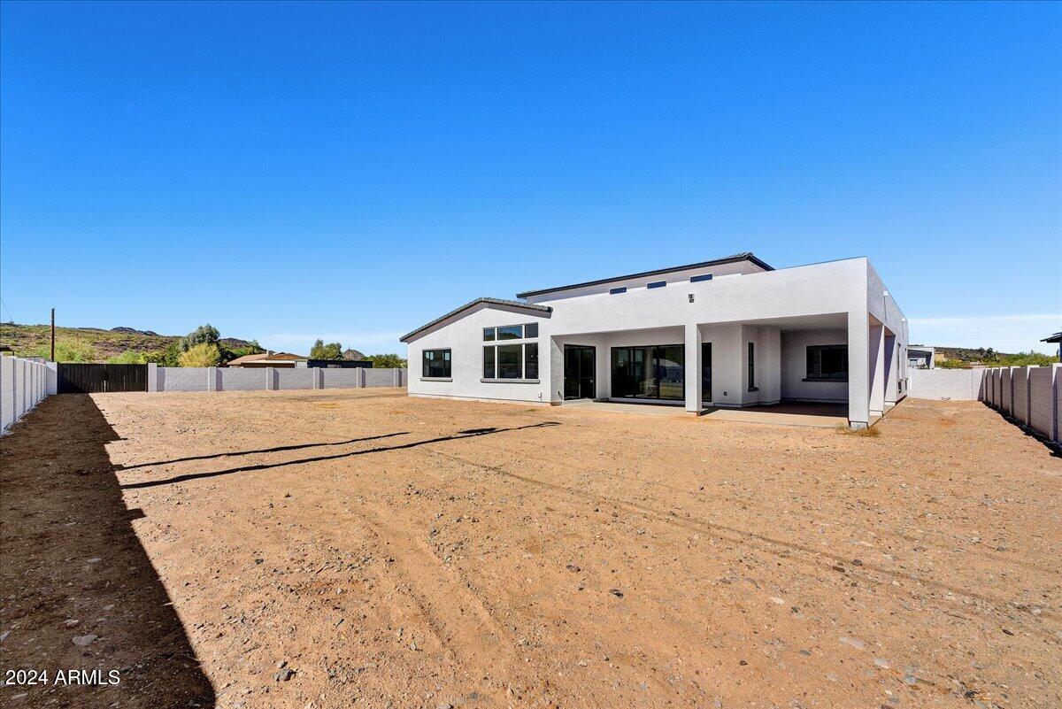 3329 W DESERT DAWN Drive