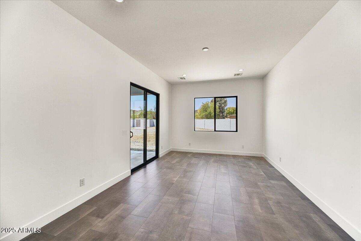 3329 W DESERT DAWN Drive