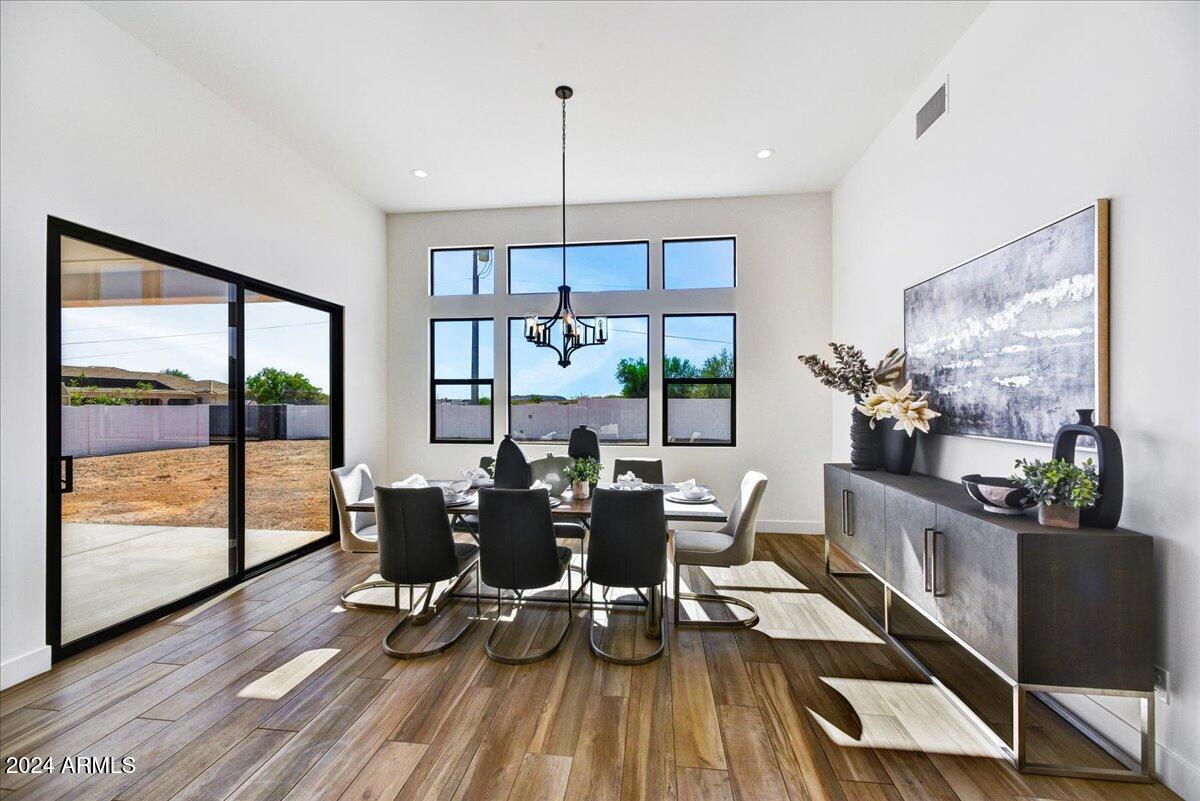 3329 W DESERT DAWN Drive