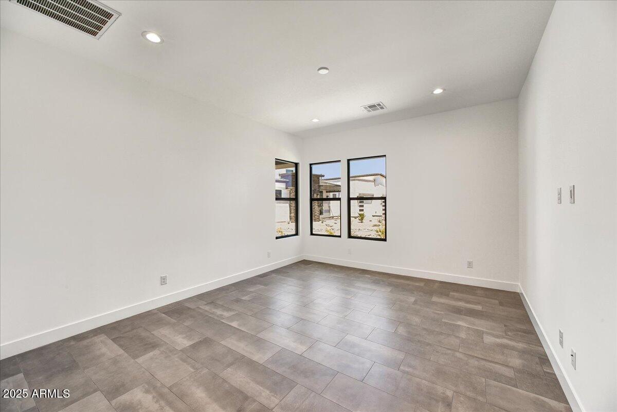 3329 W DESERT DAWN Drive