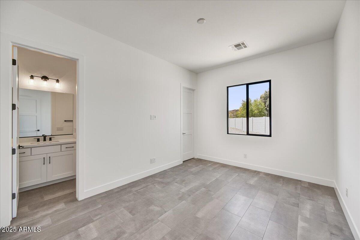 3329 W DESERT DAWN Drive