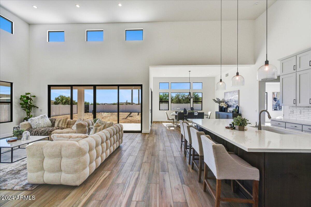 3329 W DESERT DAWN Drive