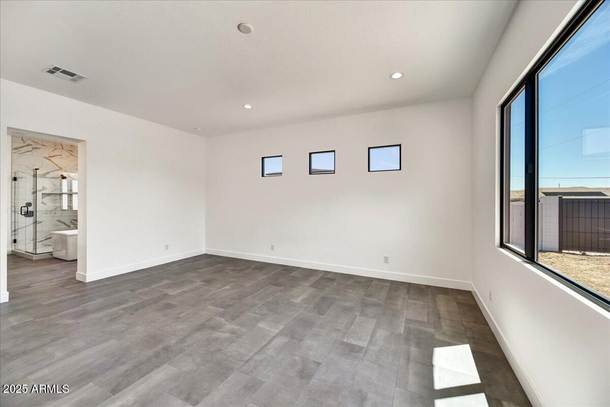 3329 W DESERT DAWN Drive